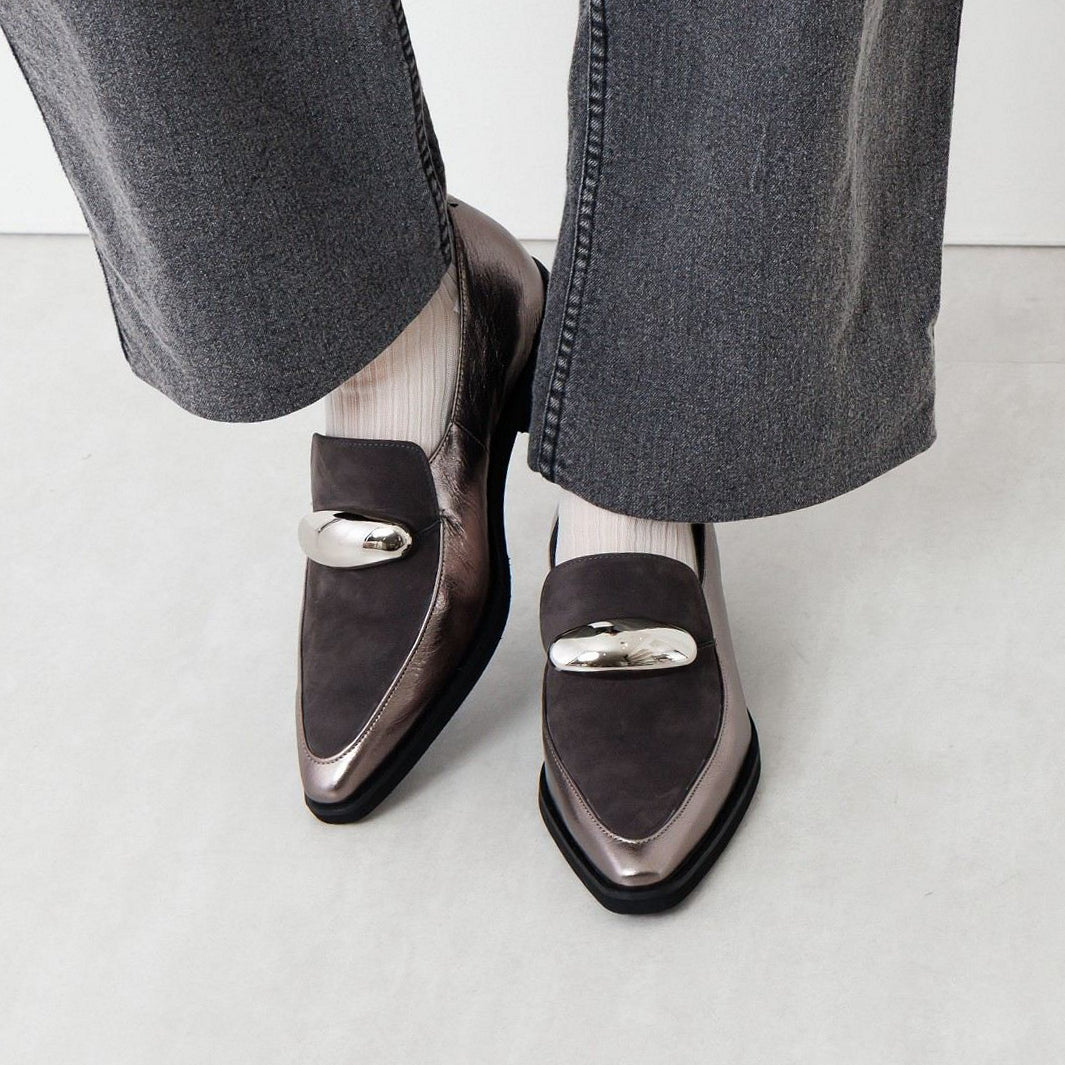 ヒミコ 卑弥呼 軽量ソールオーバルモチーフローファー/651306 (ガンメタ) ガンメタ