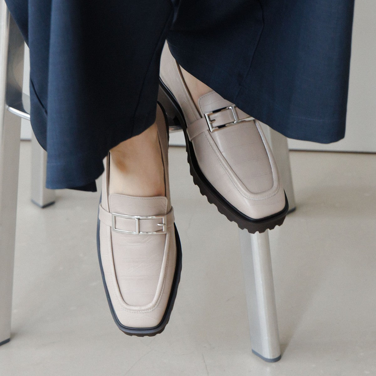 ヒミコ 卑弥呼 トラックソールスクエアバックルローファー/651321 (アイボリー) アイボリー