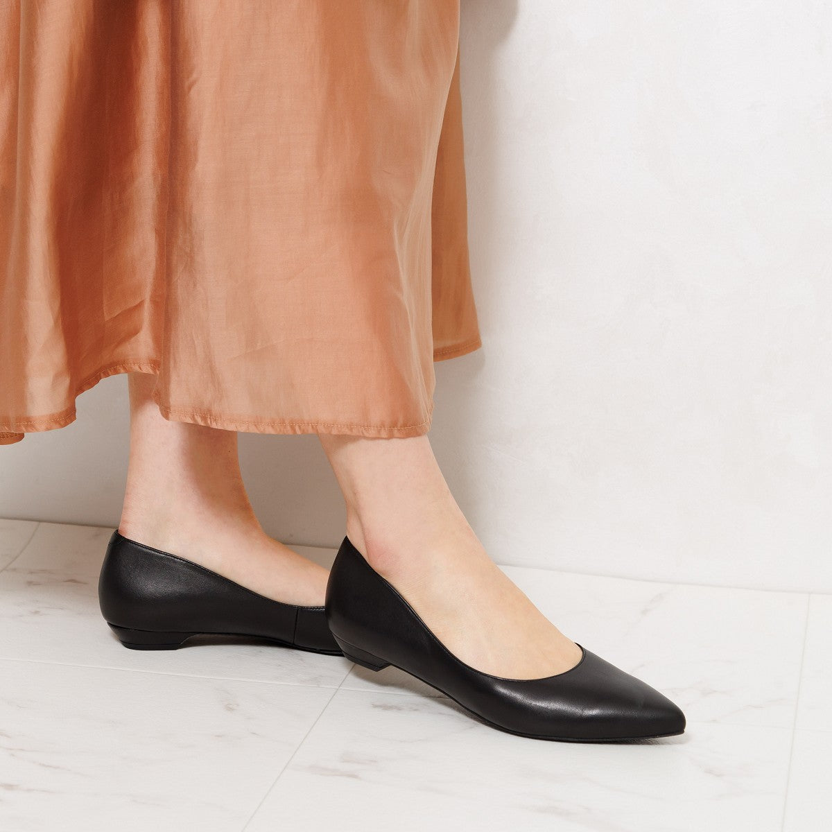 Himiko Himiko [WEB-exclusive design] <Genuine leather> Low-heel