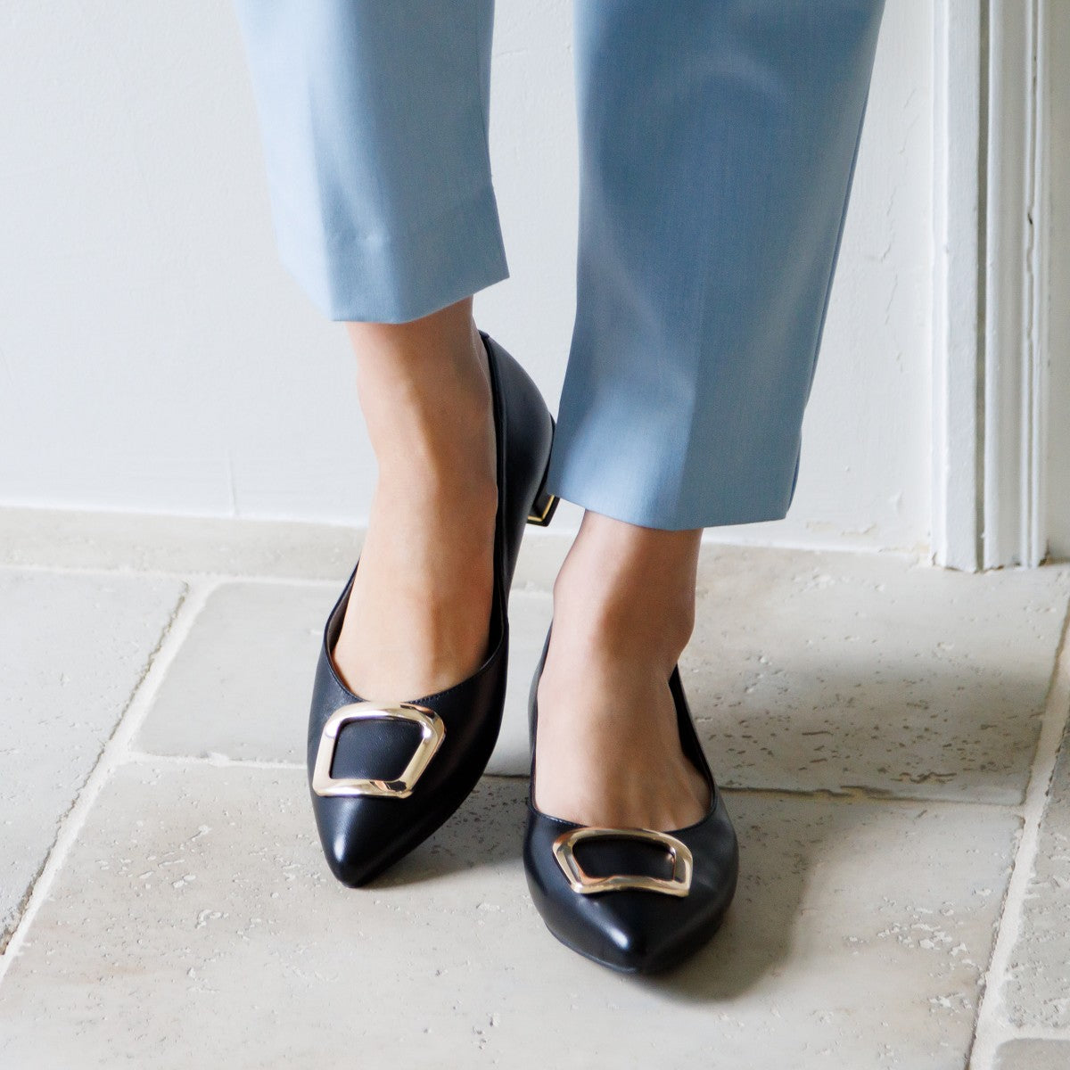 ヒミコ 卑弥呼 【WEB限定デザイン】<本革>バックルデザインローヒールパンプス/631151