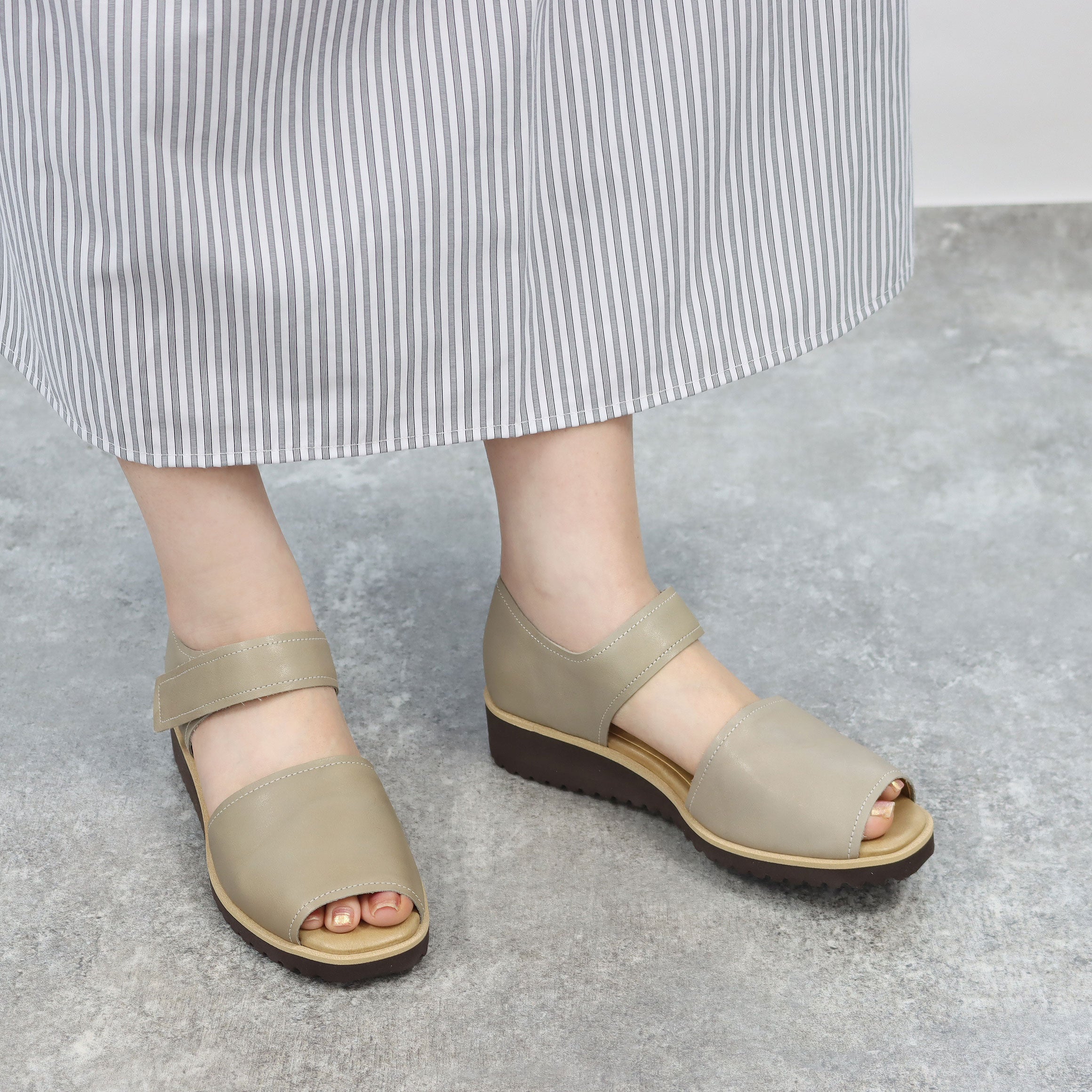 ヒップス HIPS 軽量レザーストラップサンダル (ブラック) ブラック