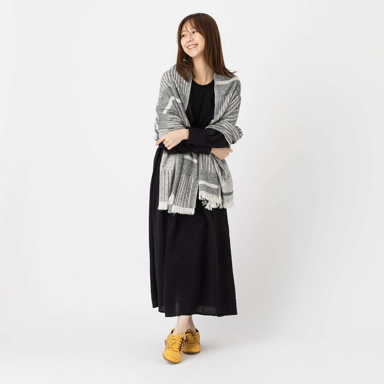 ハスキー HUSKY トルコ伝統の美を纏う。通年使える万能ストール「ペシュテマル」。日常に、旅先に、心地よさと美しさを。 (BLACK) BLACK