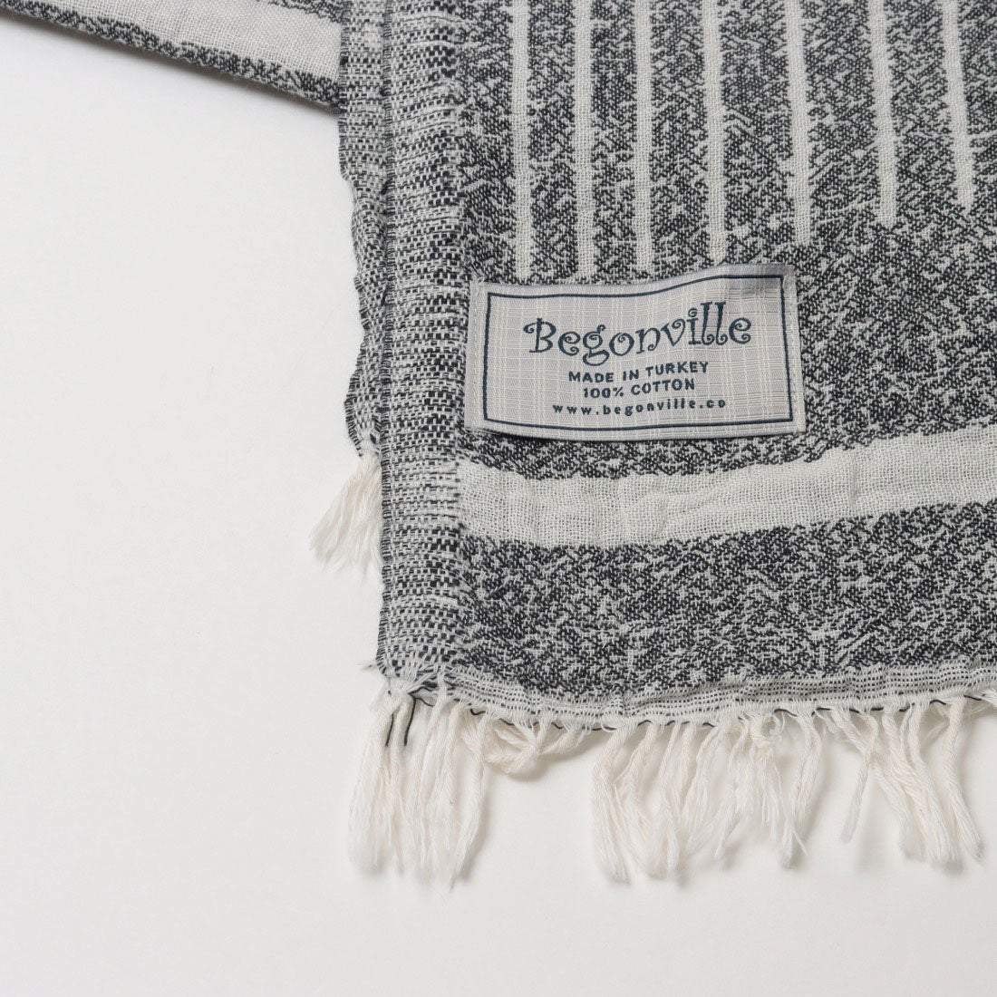 ハスキー HUSKY トルコ伝統の美を纏う。通年使える万能ストール「ペシュテマル」。日常に、旅先に、心地よさと美しさを。 (BLACK) BLACK