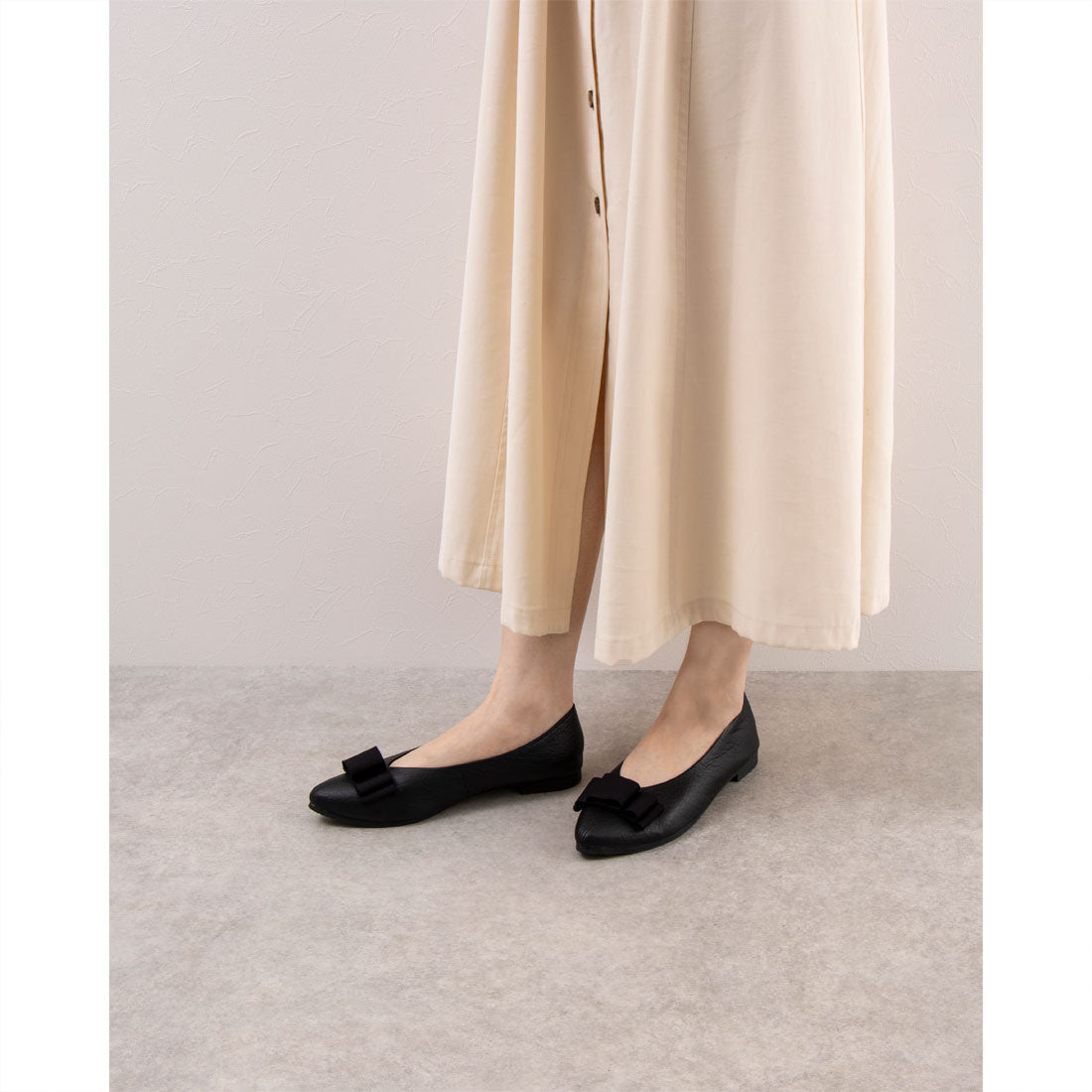 アイケープラス IKplus 【日本製】【レイン対応】Ikplus アイケープラス アーモンドトゥフラットリボンシューズ ブラック スムース 4028