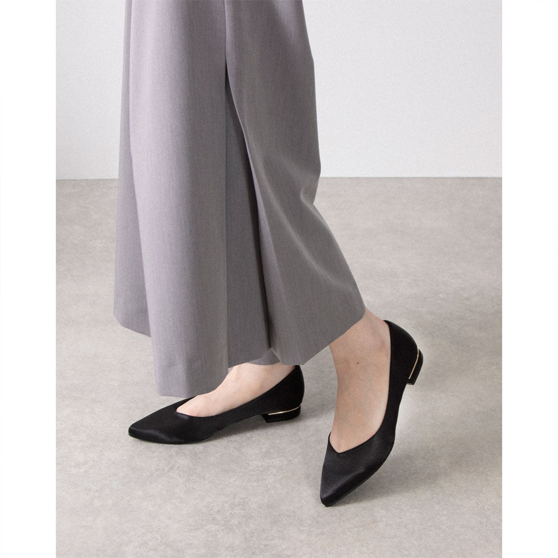 アイケープラス IKplus 【日本製】【ネット限定】美脚ポインテッドトゥ フラットパンプス 1515 ■ブラックサテン■