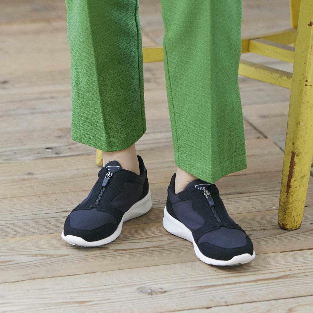 ING All-weather center zipper sneakers