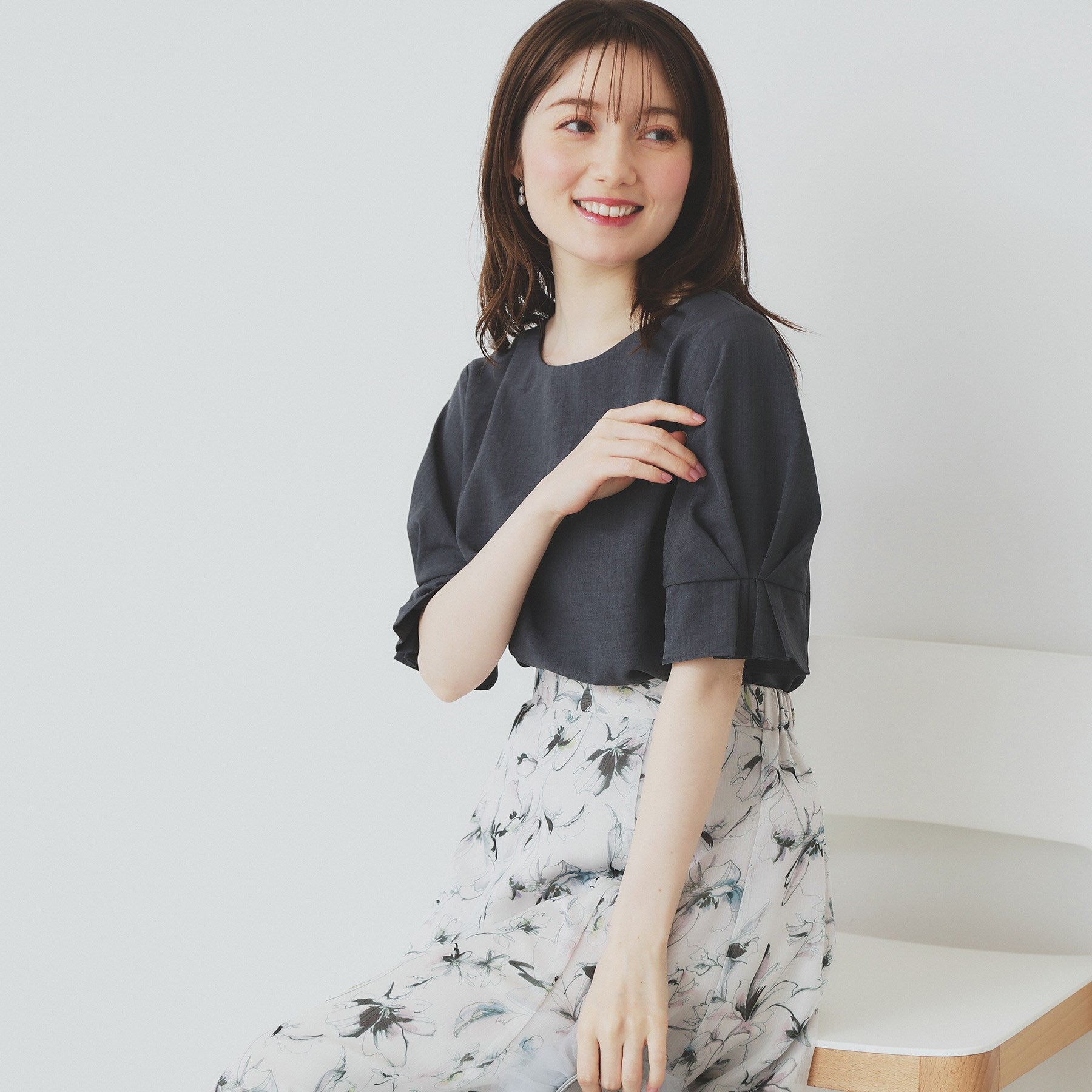 インデックス index タックパフスリーブブラウス【洗濯機可・吸水速乾・防シワ・抗ピリング】 (チャコールグレー(814)) チャコールグレー(814)