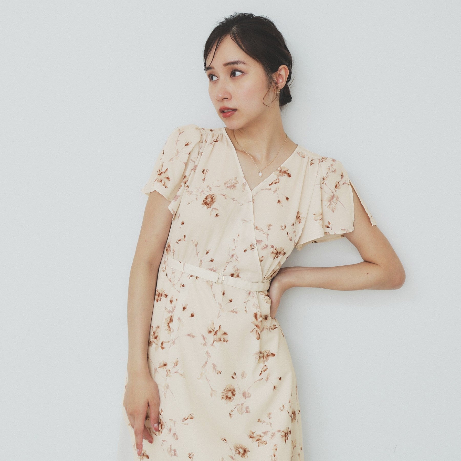 インデックス index カシュクールフラワーフレアスリーブワンピース【洗濯機可】 (ライトベージュ(151)) ライトベージュ(151)