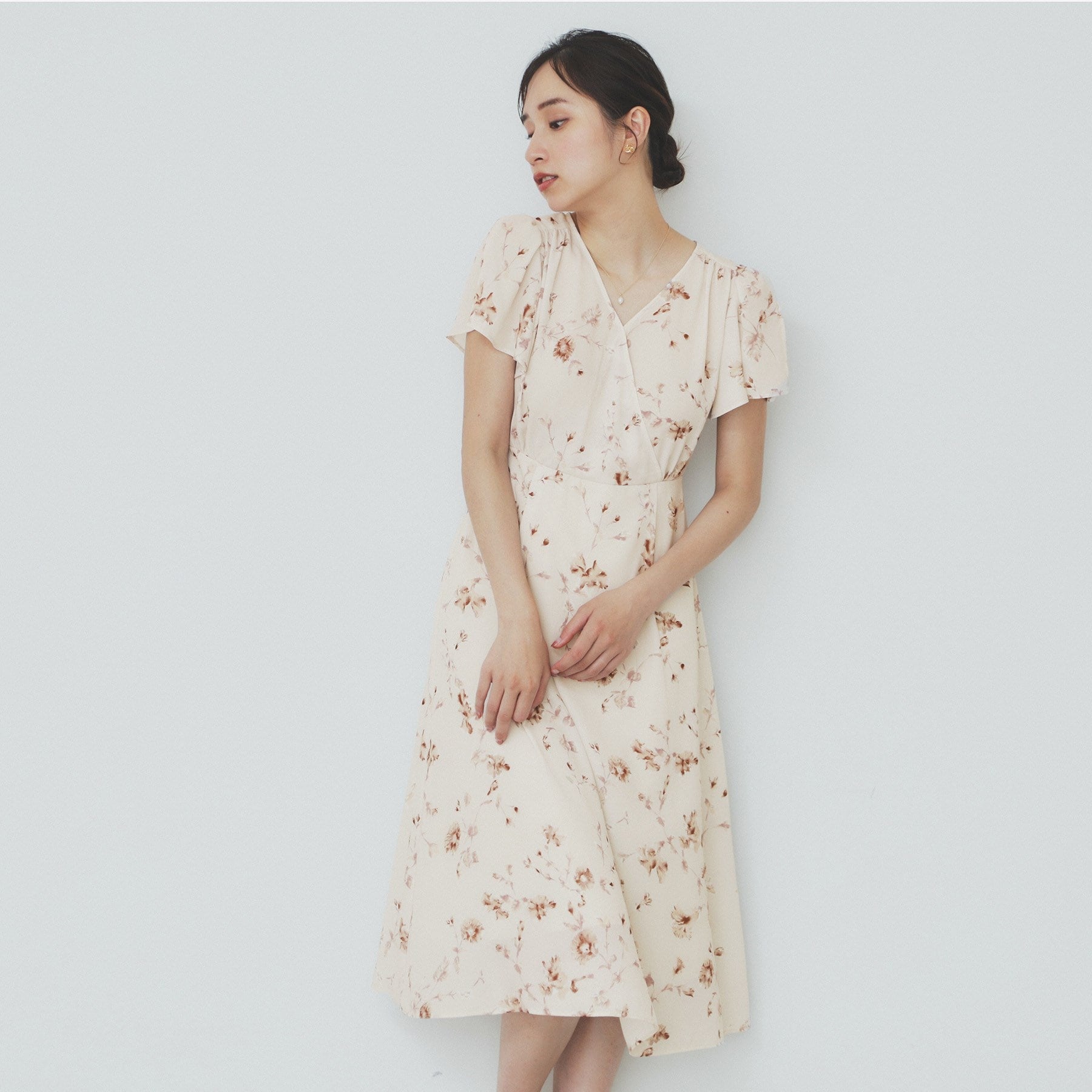 インデックス index カシュクールフラワーフレアスリーブワンピース【洗濯機可】 (ライトベージュ(151)) ライトベージュ(151)