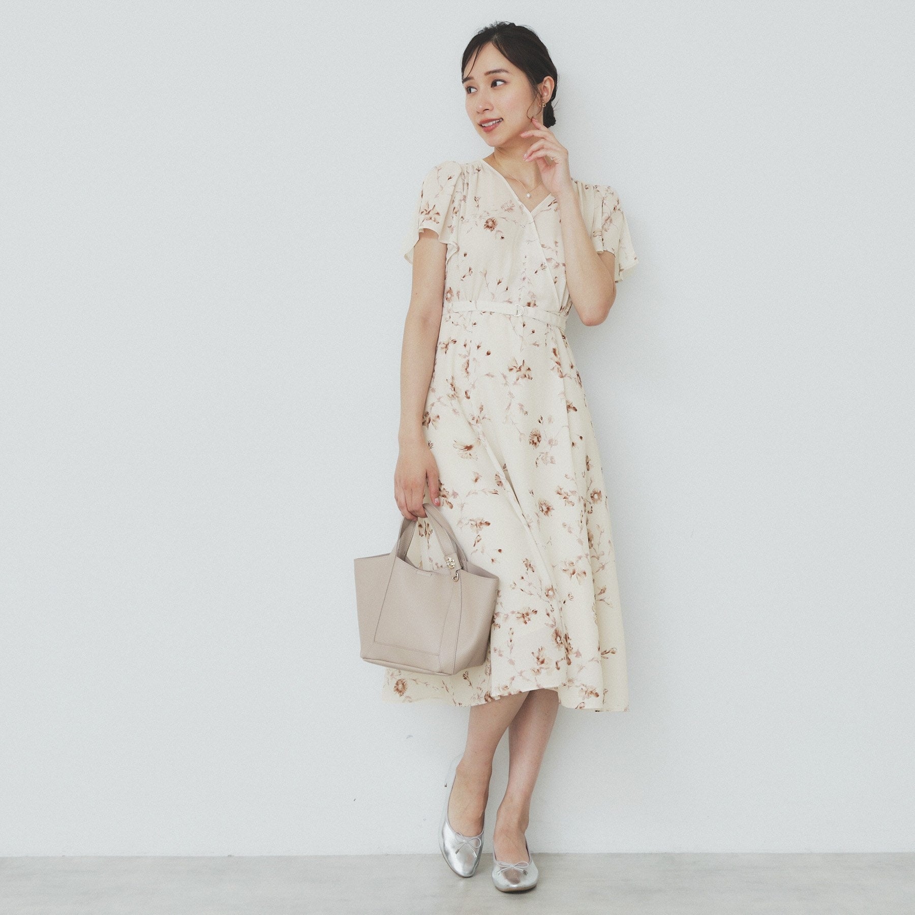 インデックス index カシュクールフラワーフレアスリーブワンピース【洗濯機可】 (ライトベージュ(151)) ライトベージュ(151)