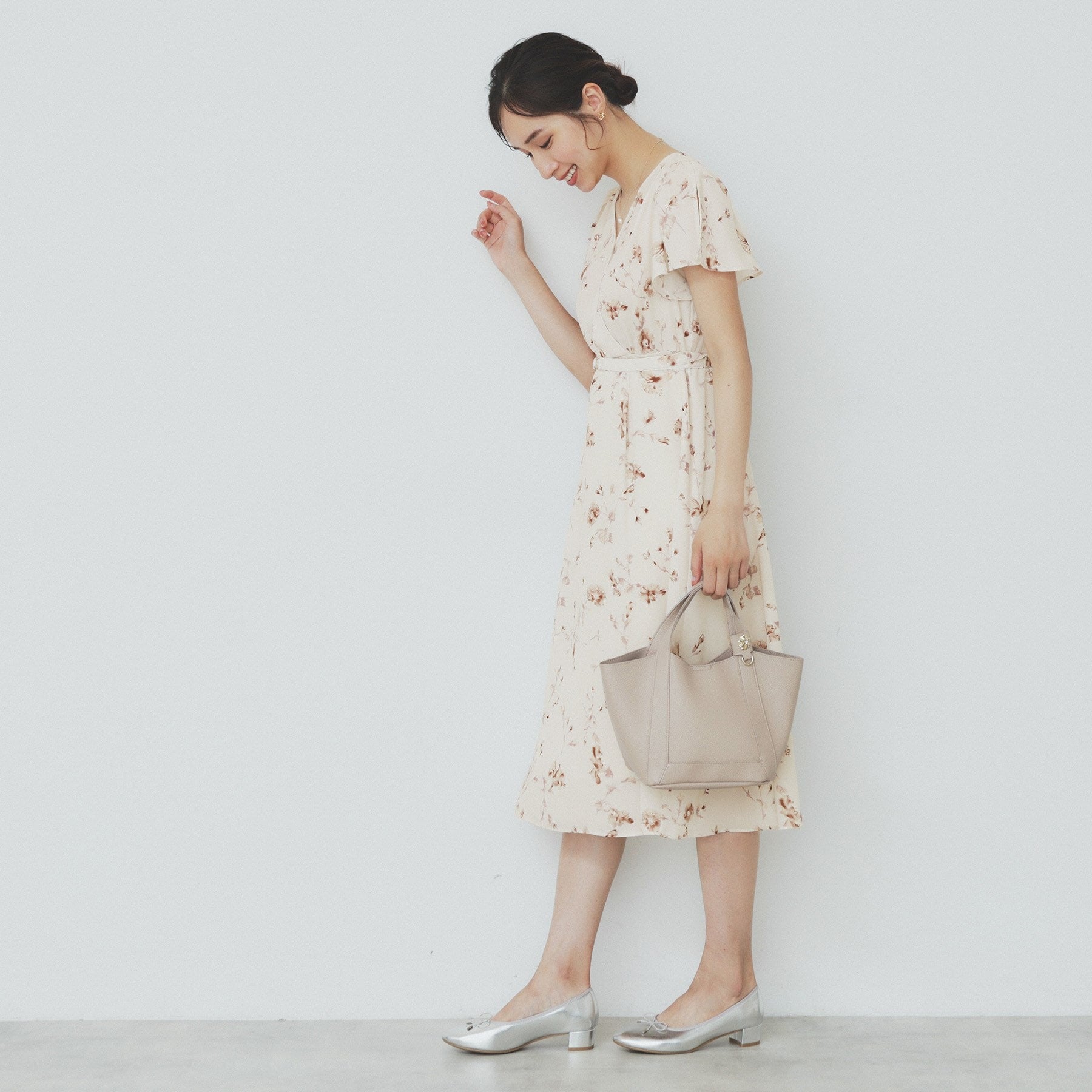 インデックス index カシュクールフラワーフレアスリーブワンピース【洗濯機可】 (ライトベージュ(151)) ライトベージュ(151)