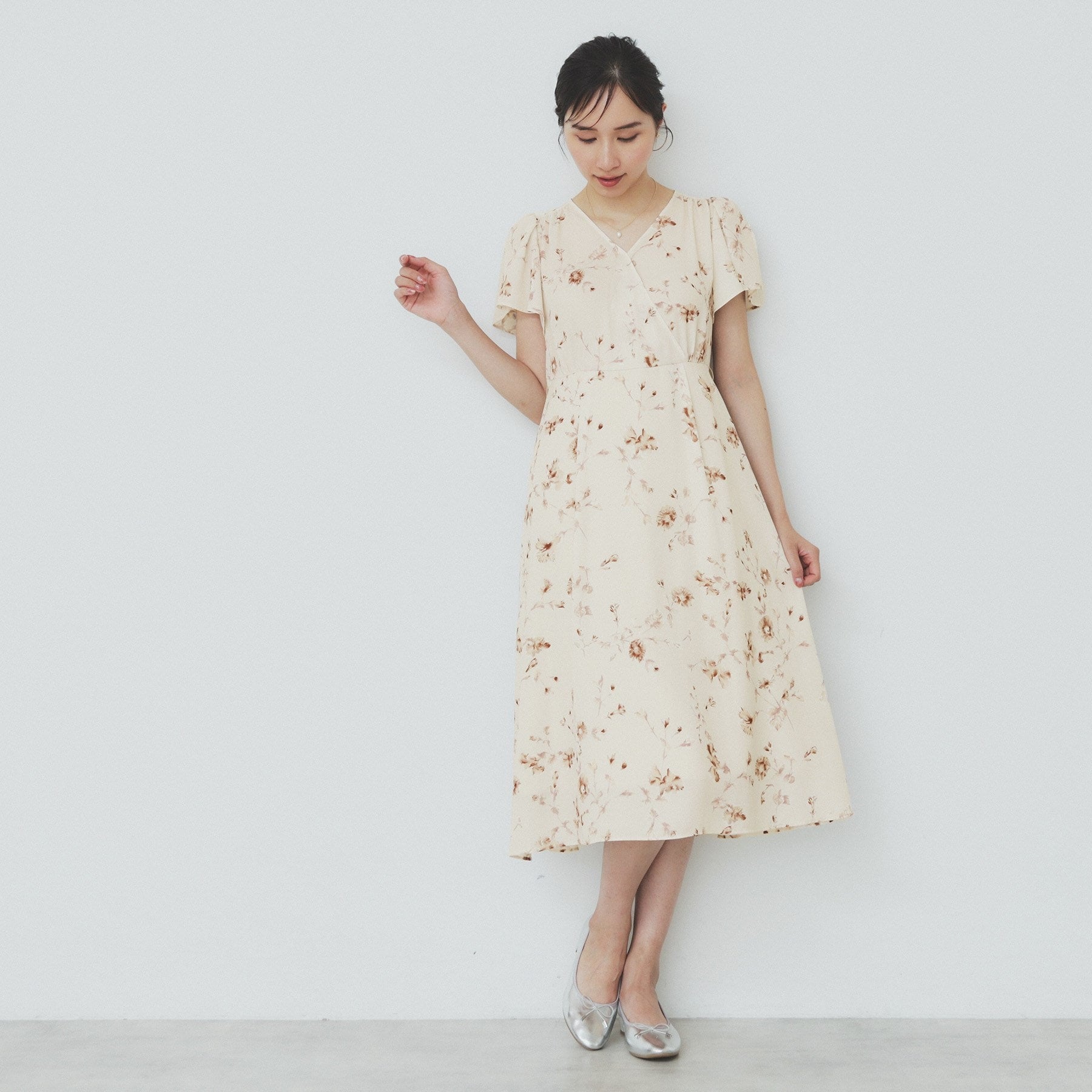 インデックス index カシュクールフラワーフレアスリーブワンピース【洗濯機可】 (ライトベージュ(151)) ライトベージュ(151)