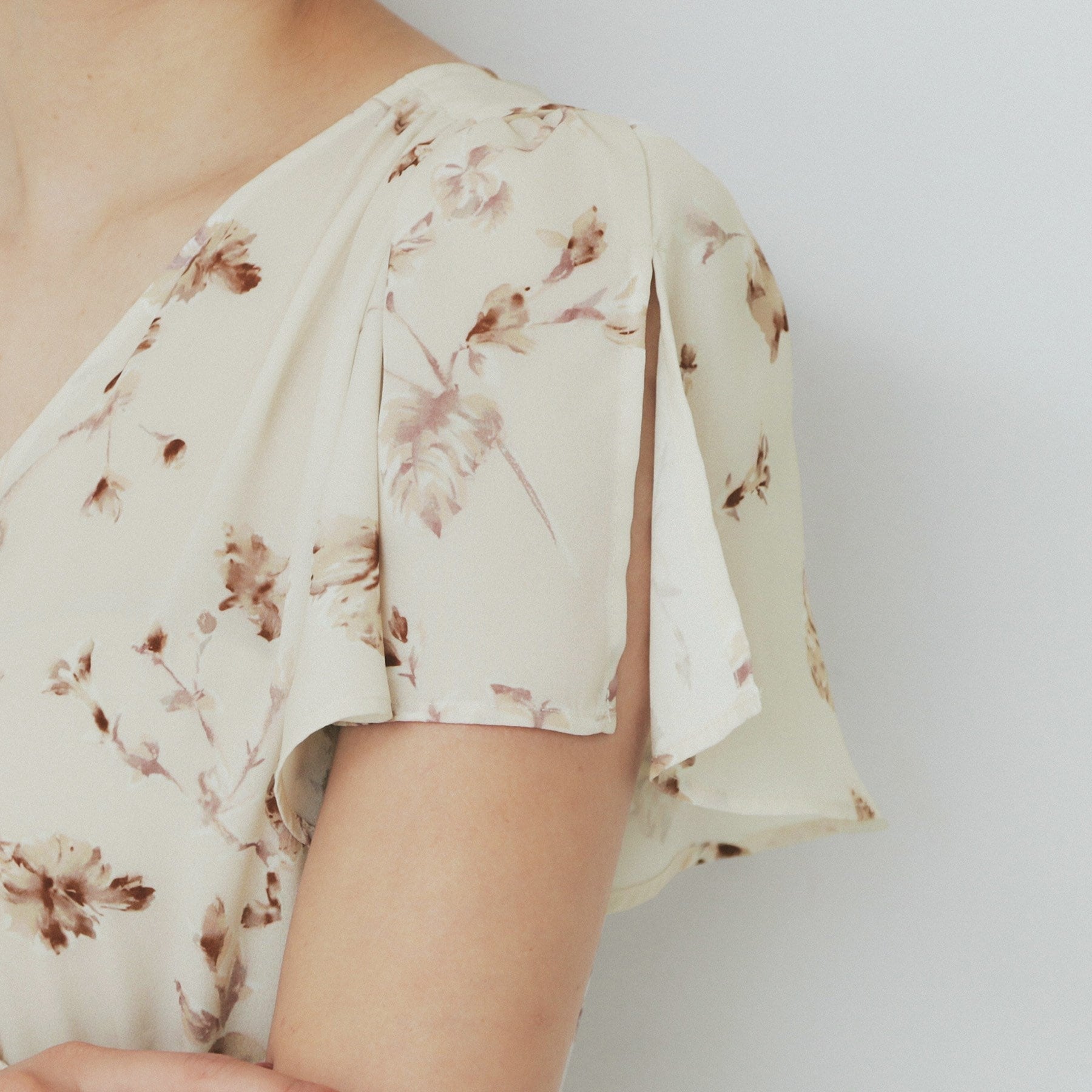 インデックス index カシュクールフラワーフレアスリーブワンピース【洗濯機可】 (ライトベージュ(151)) ライトベージュ(151)