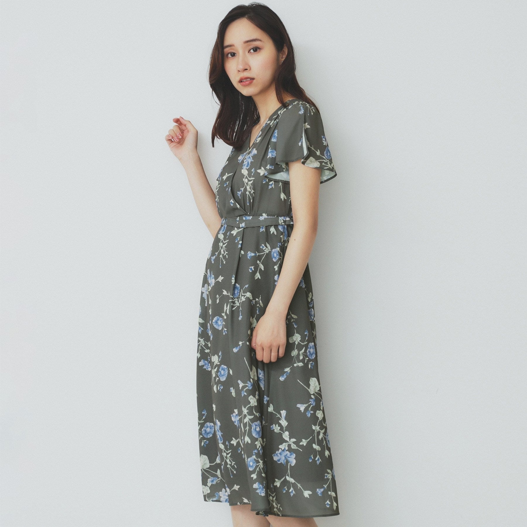 インデックス index カシュクールフラワーフレアスリーブワンピース【洗濯機可】 (チャコールグレー(114)) チャコールグレー(114)