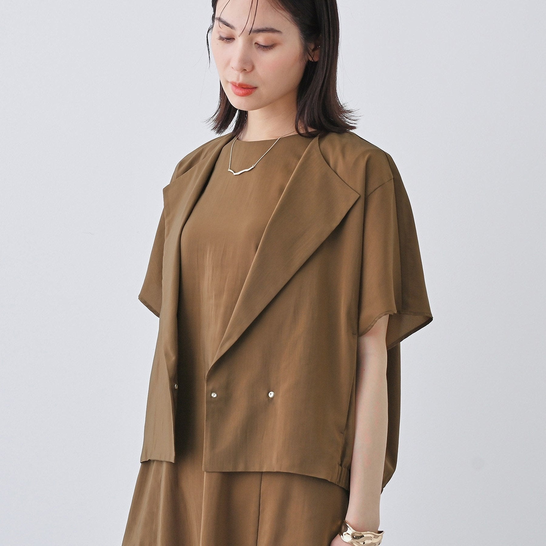 インディヴィ INDIVI 【撥水/接触冷感/UVケア】フレンチスリーブ ブラウスライクジャケット (ブラウン(043)) ブラウン(043)