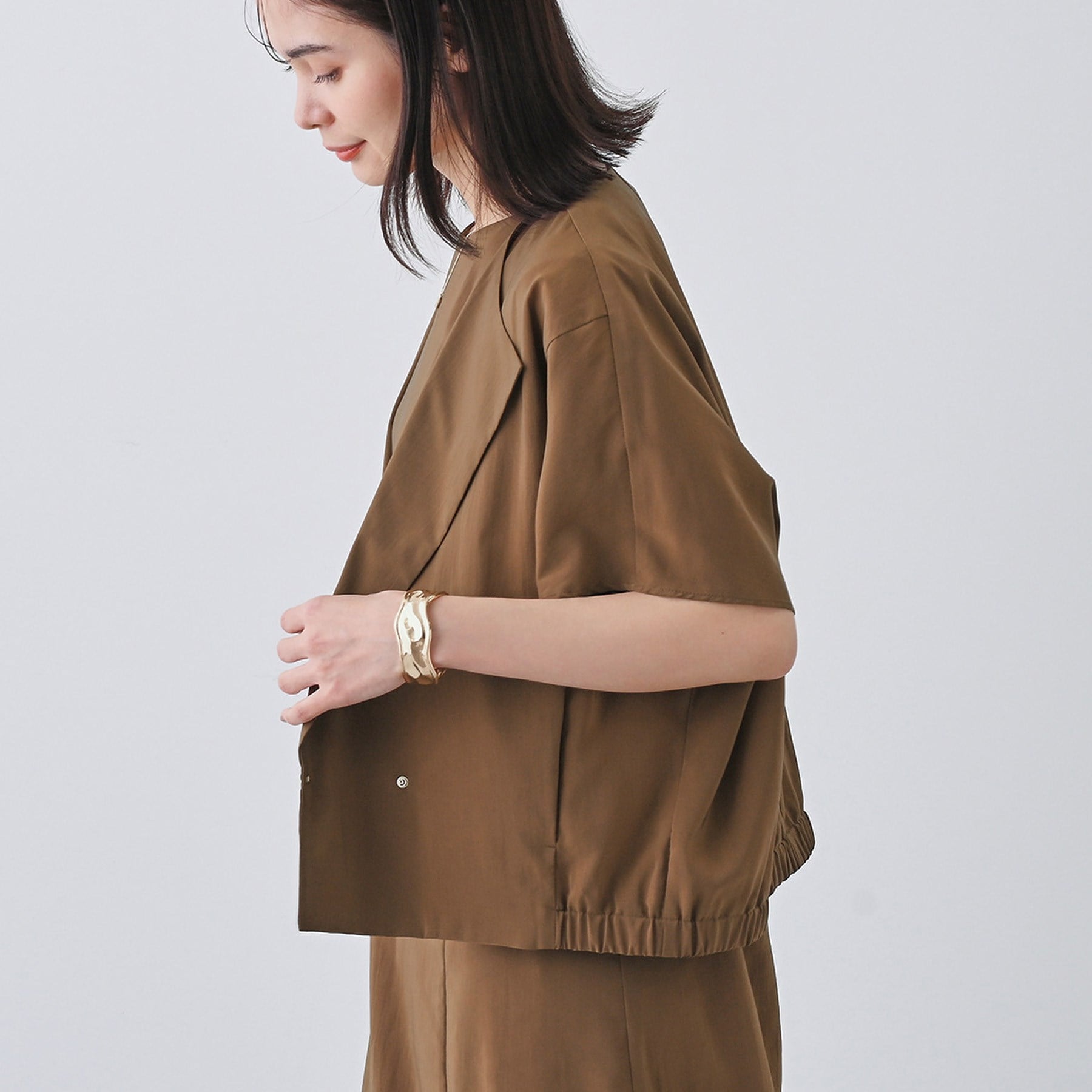 インディヴィ INDIVI 【撥水/接触冷感/UVケア】フレンチスリーブ ブラウスライクジャケット (ブラウン(043)) ブラウン(043)