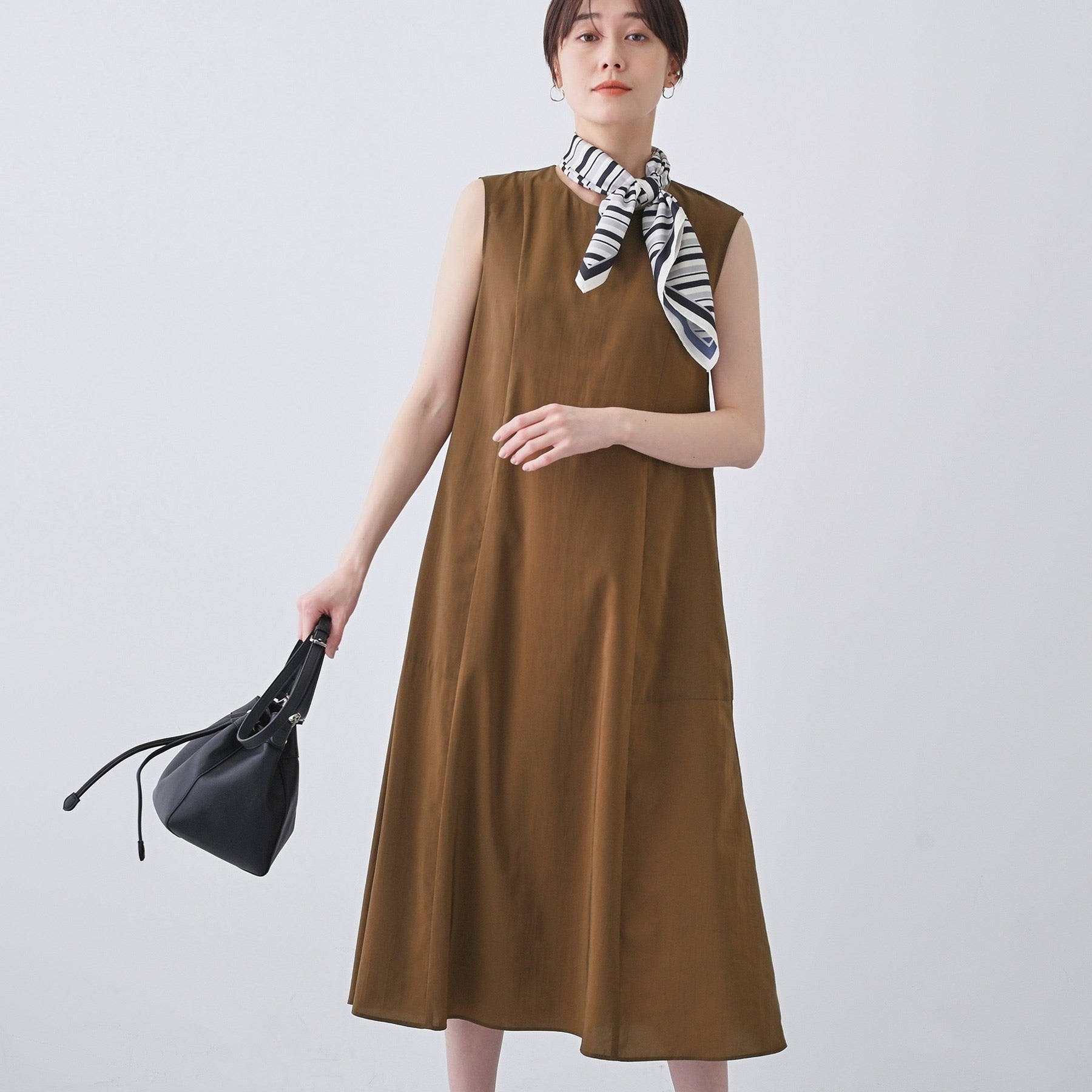 インディヴィ INDIVI 【撥水/接触冷感/UVケア】フレアワンピース (ブラウン(043)) ブラウン(043)