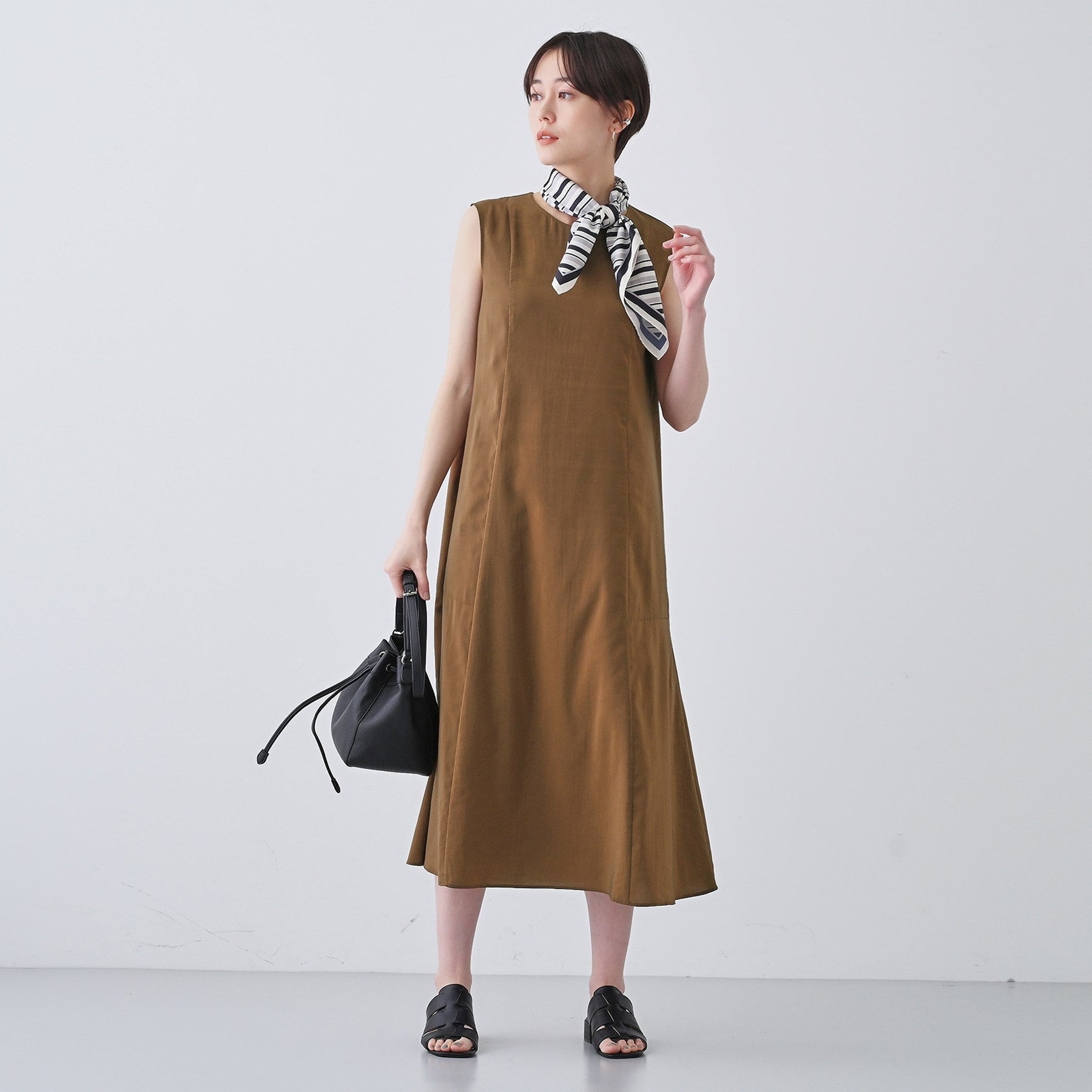インディヴィ INDIVI 【撥水/接触冷感/UVケア】フレアワンピース (ブラウン(043)) ブラウン(043)