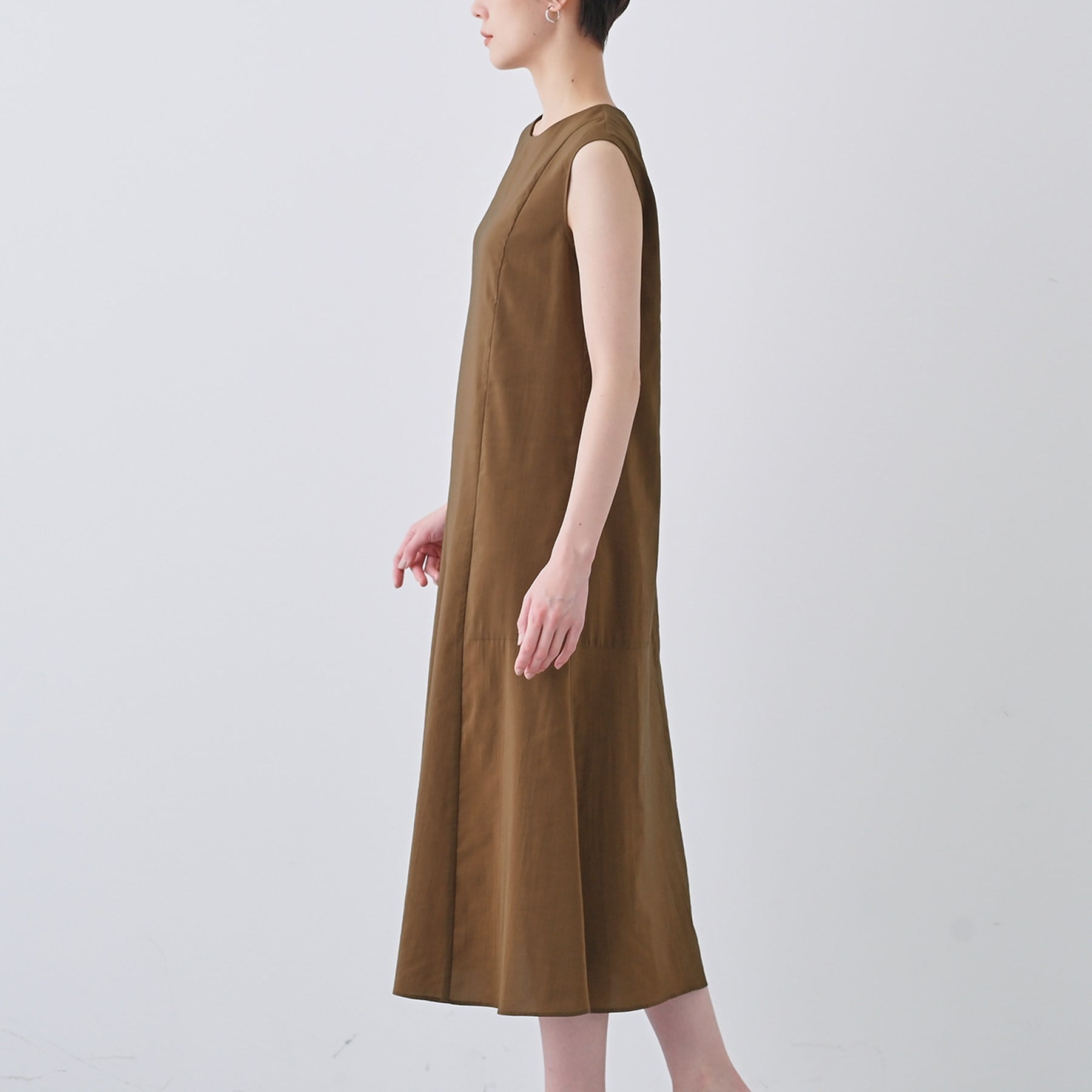 インディヴィ INDIVI 【撥水/接触冷感/UVケア】フレアワンピース (ブラウン(043)) ブラウン(043)