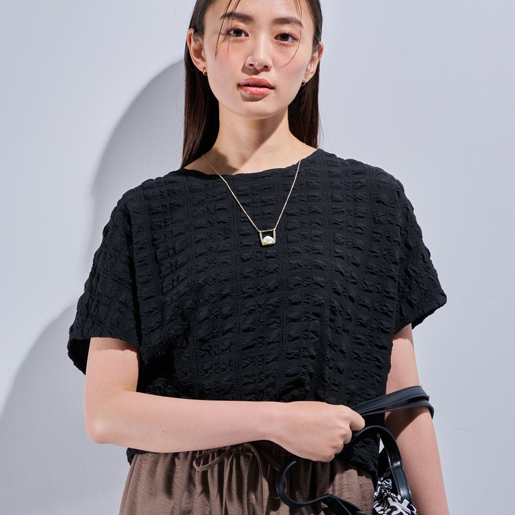 インディヴィ INDIVI 【洗える/凹凸素材/UVケア】コンパクトトップス (ブラック(019)) ブラック(019)