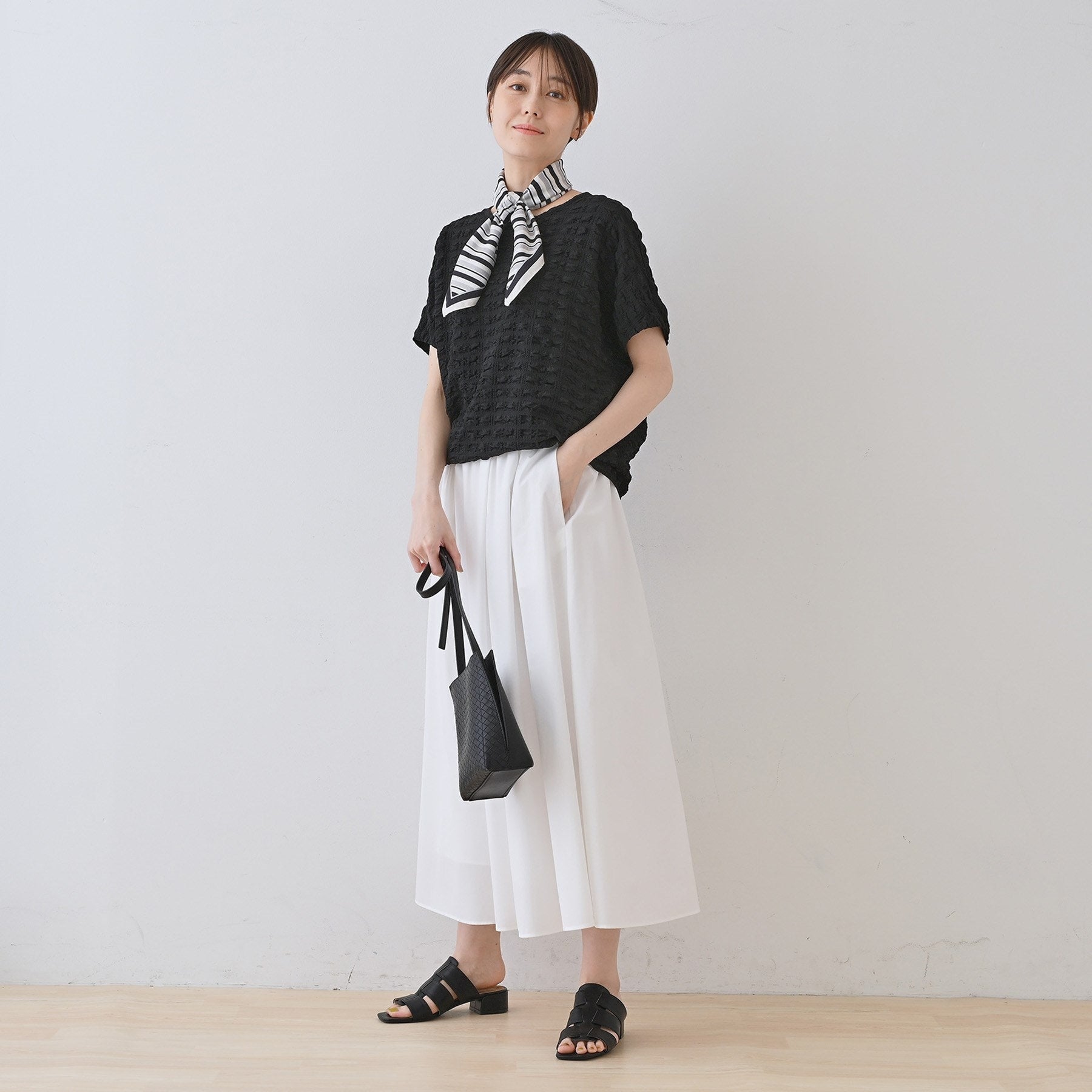 インディヴィ INDIVI 【洗える/凹凸素材/UVケア】コンパクトトップス (ブラック(019)) ブラック(019)