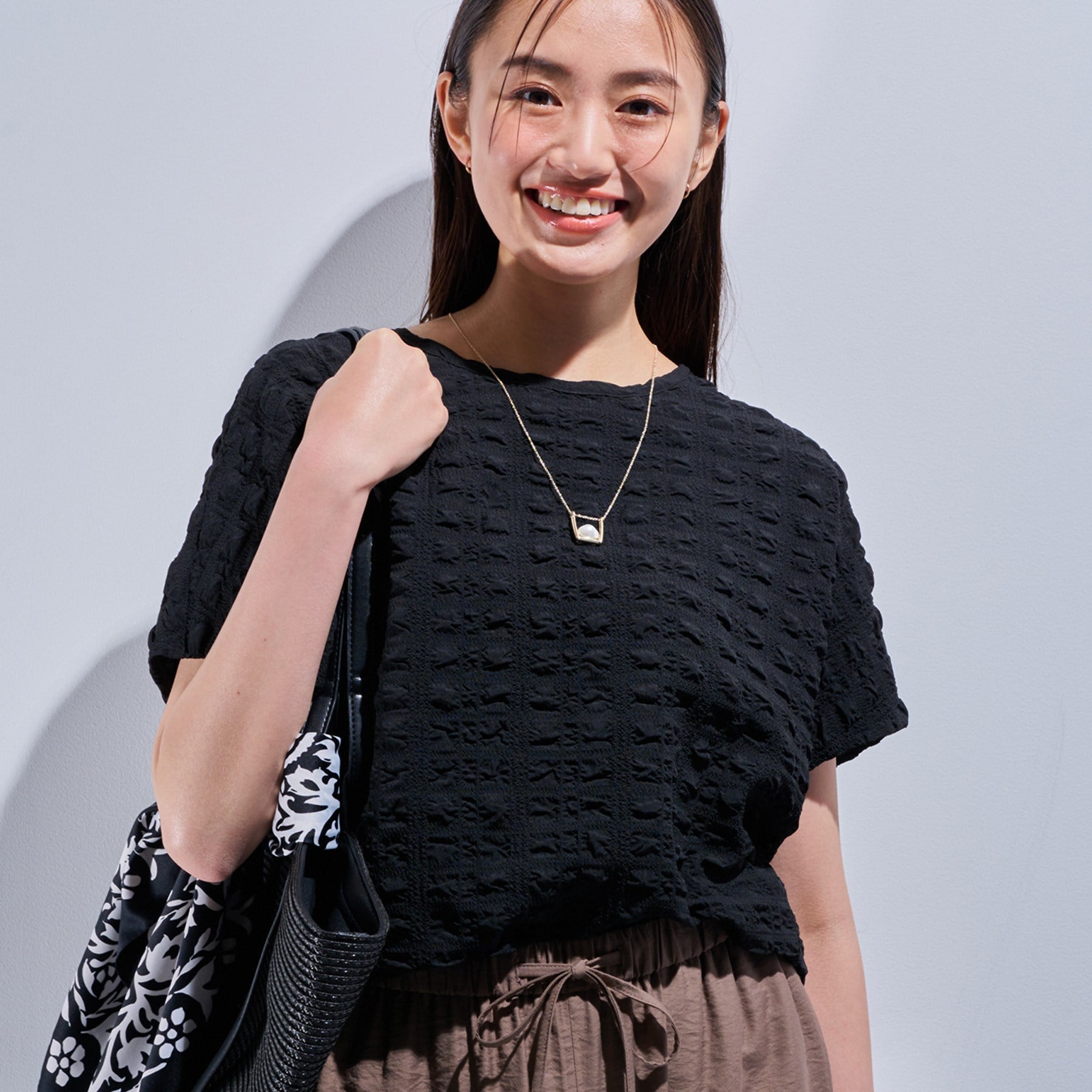 インディヴィ INDIVI 【洗える/凹凸素材/UVケア】コンパクトトップス (ブラック(019)) ブラック(019)