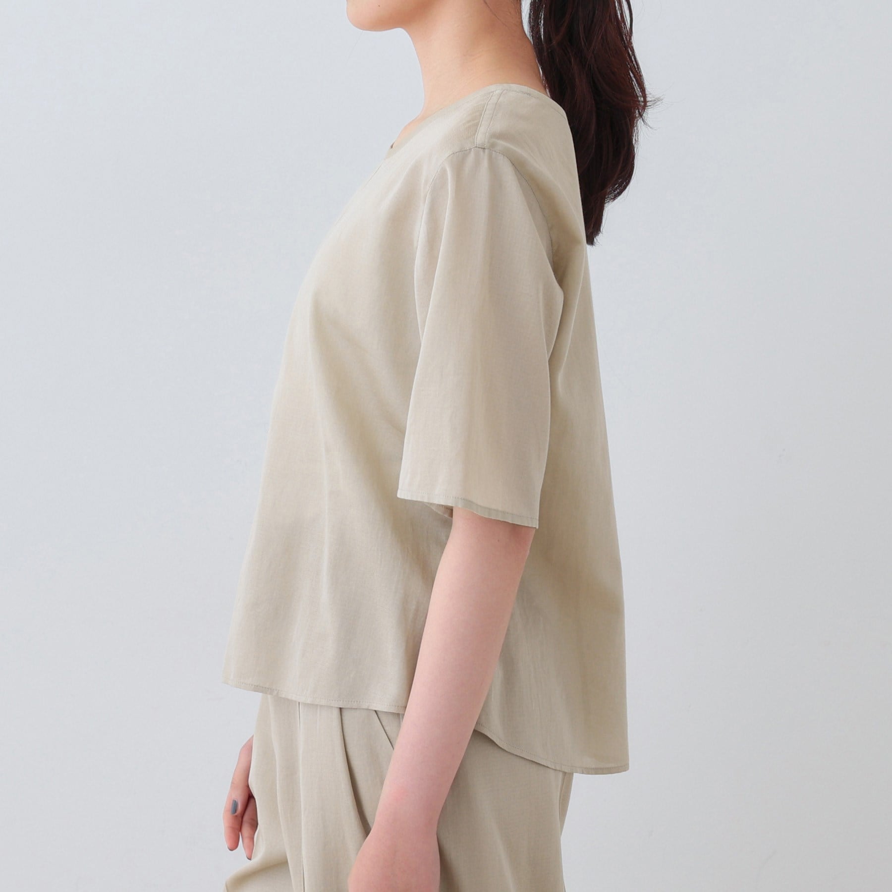 インディヴィ INDIVI 【日本製/SETUP可能】ガーゼ素材Tブラウス (ベージュ(052)) ベージュ(052)