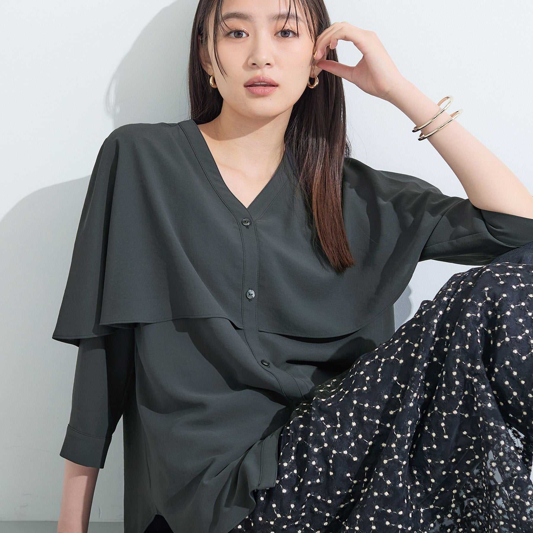 インディヴィ INDIVI 【着る日傘/UVケア/接触冷感】ケープカラーブラウス (チャコールグレー(013)) チャコールグレー(013)