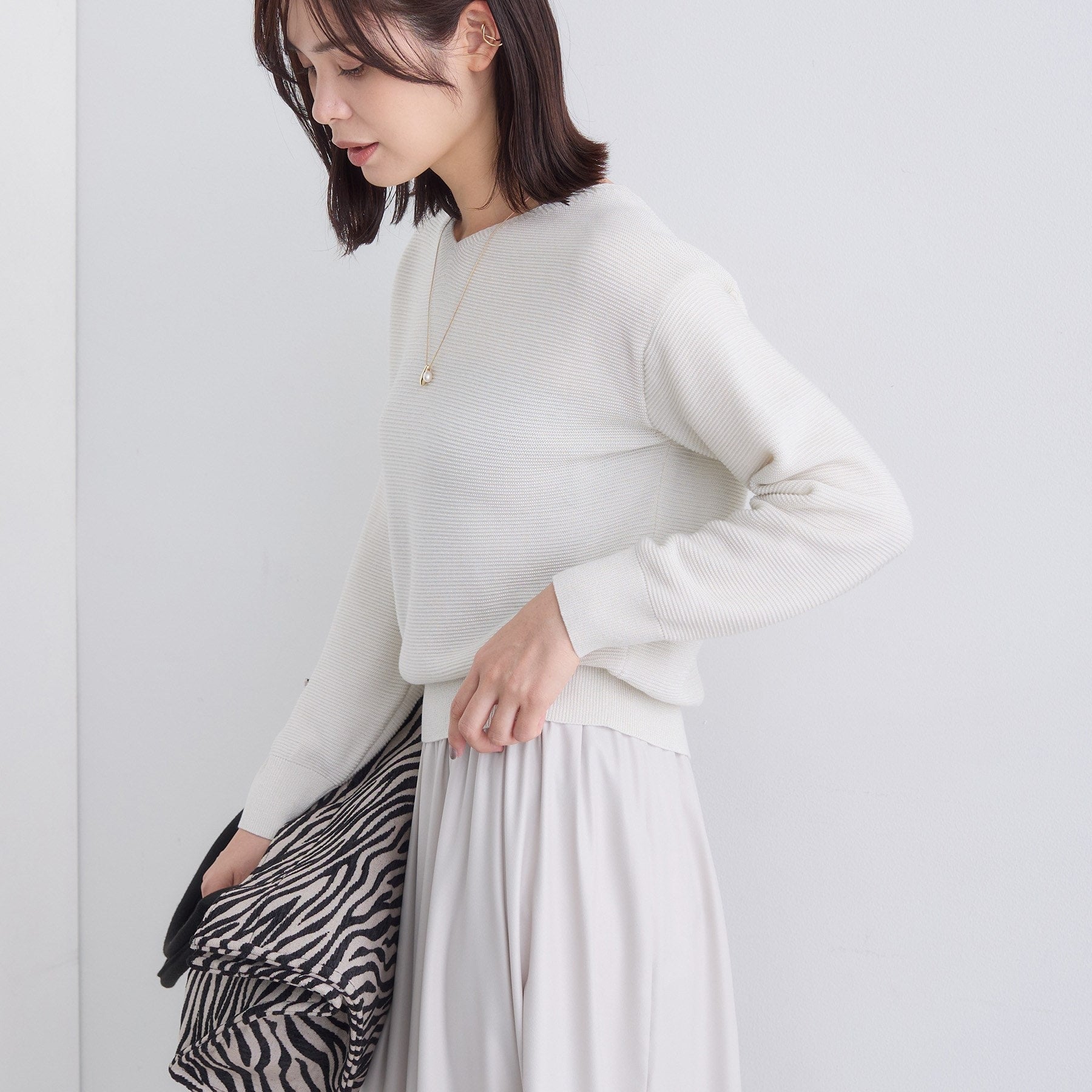 インディヴィ INDIVI 【ウール混ラメ素材】Vネック煌めきニット (オフホワイト(003)) オフホワイト(003)