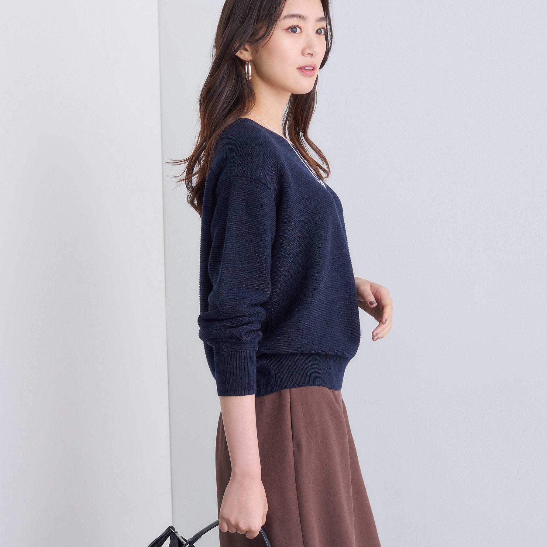 インディヴィ INDIVI 【ウール混ラメ素材】Vネック煌めきニット (オフホワイト(003)) オフホワイト(003)