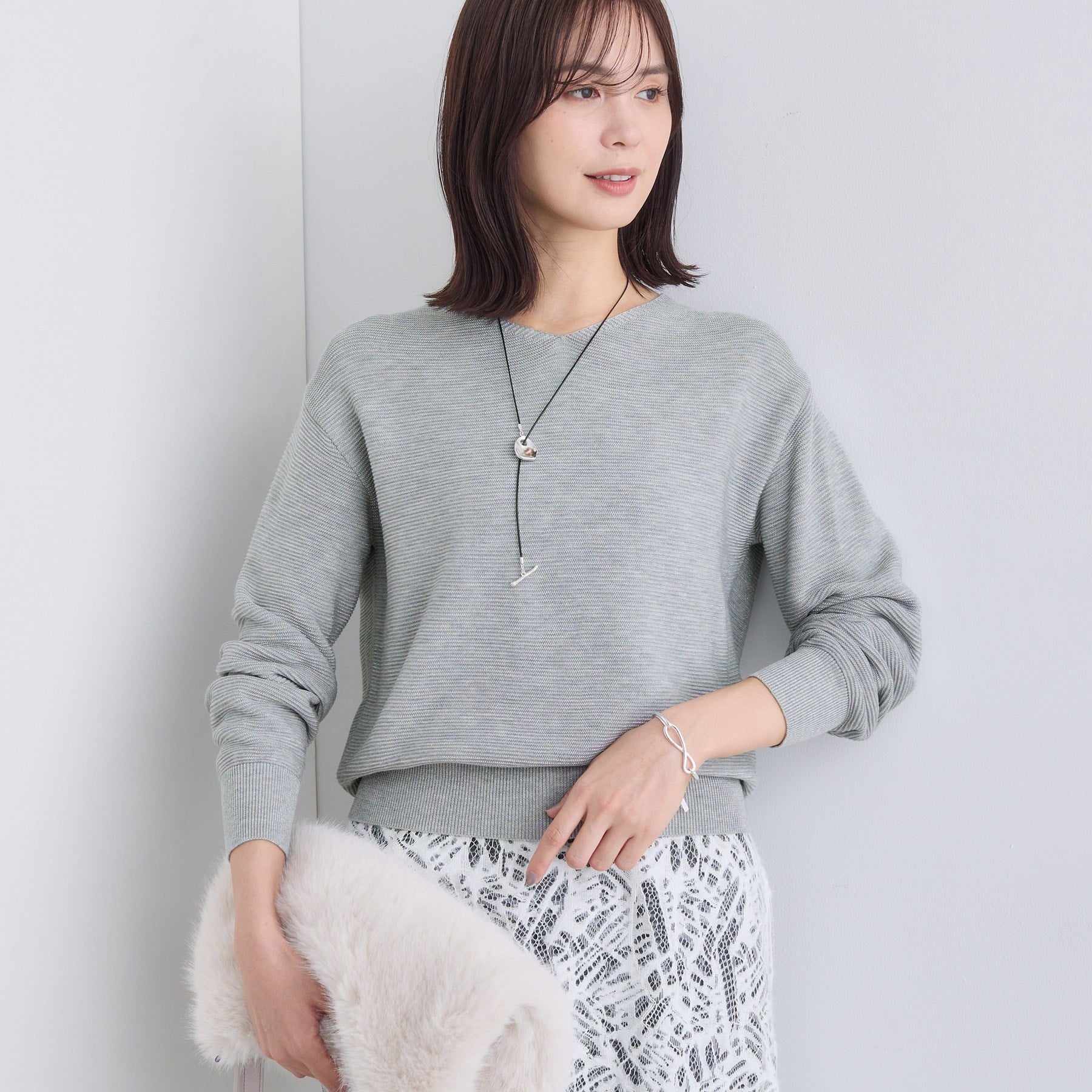 インディヴィ INDIVI 【ウール混ラメ素材】Vネック煌めきニット (オフホワイト(003)) オフホワイト(003)