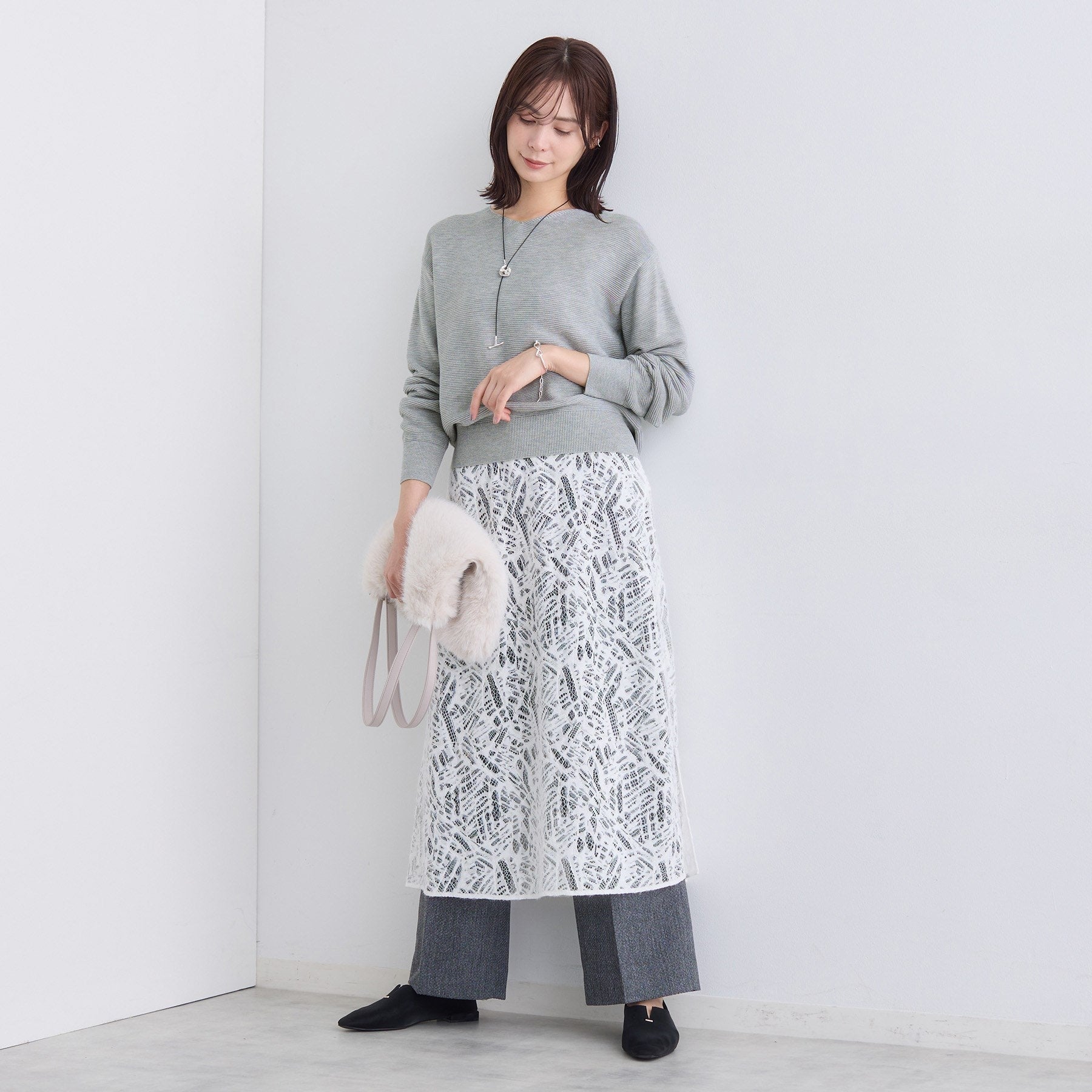 インディヴィ INDIVI 【ウール混ラメ素材】Vネック煌めきニット (オフホワイト(003)) オフホワイト(003)