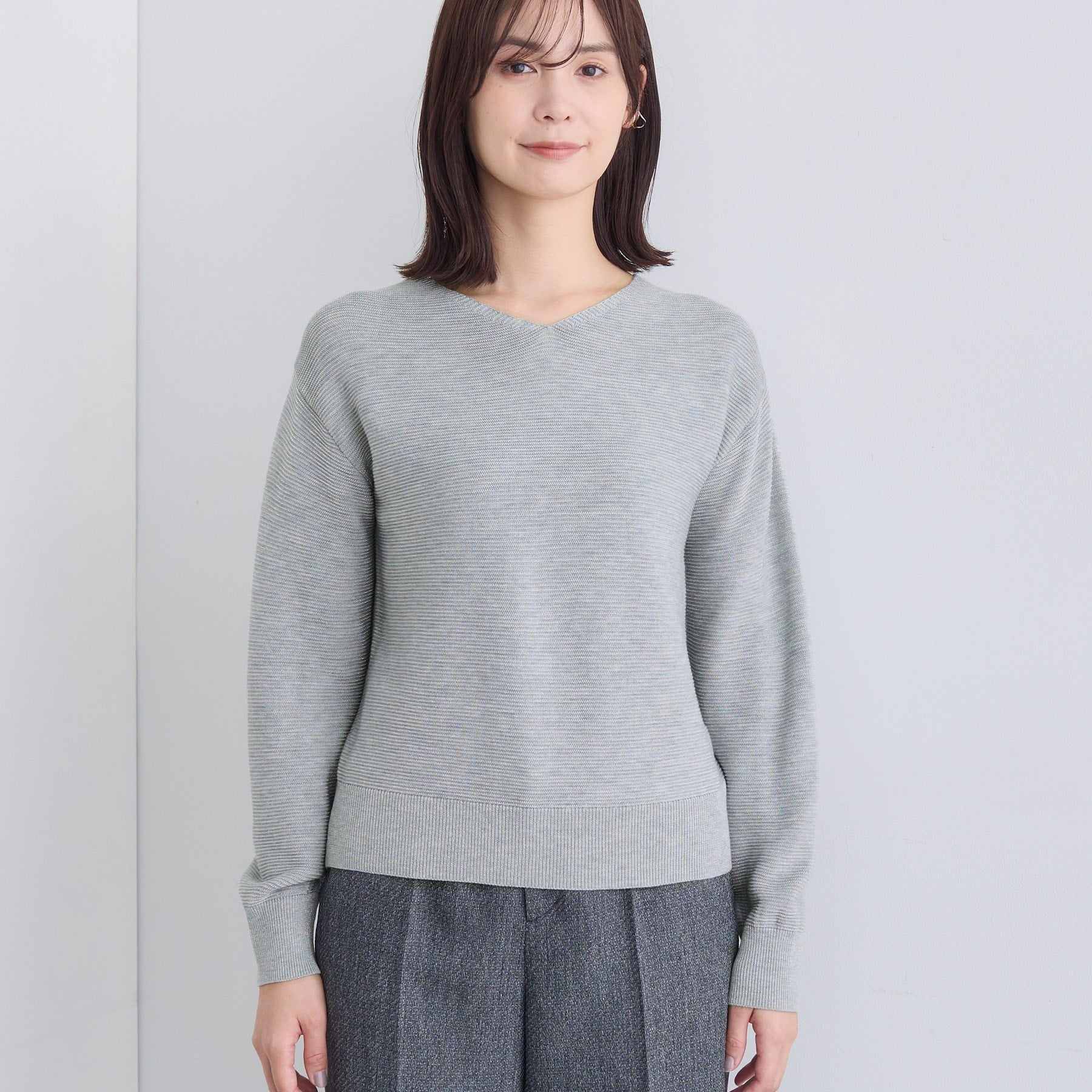 インディヴィ INDIVI 【ウール混ラメ素材】Vネック煌めきニット (オフホワイト(003)) オフホワイト(003)