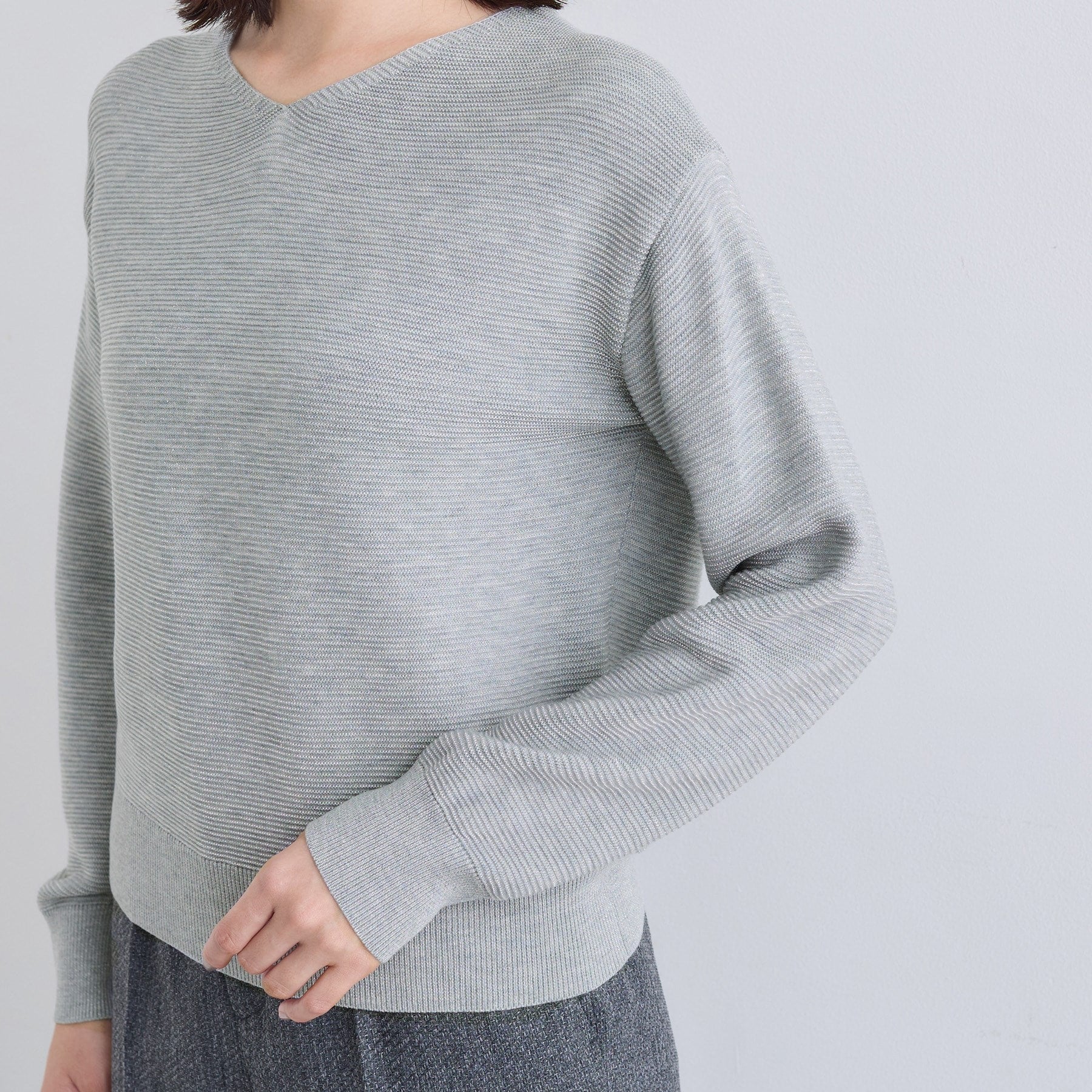 インディヴィ INDIVI 【ウール混ラメ素材】Vネック煌めきニット (オフホワイト(003)) オフホワイト(003)