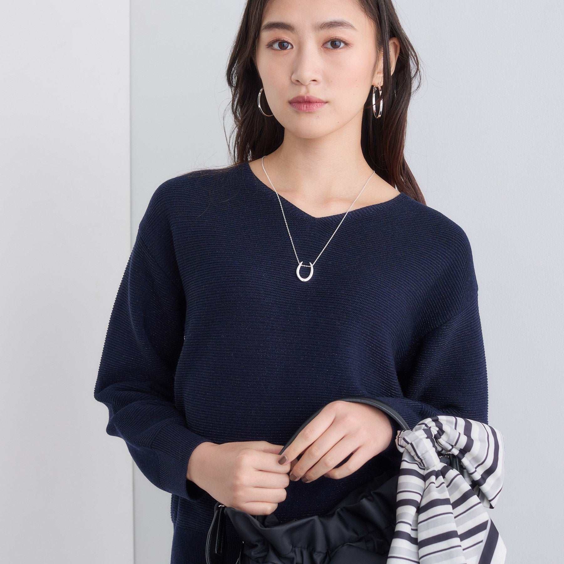 インディヴィ INDIVI 【ウール混ラメ素材】Vネック煌めきニット (ネイビー(094)) ネイビー(094)