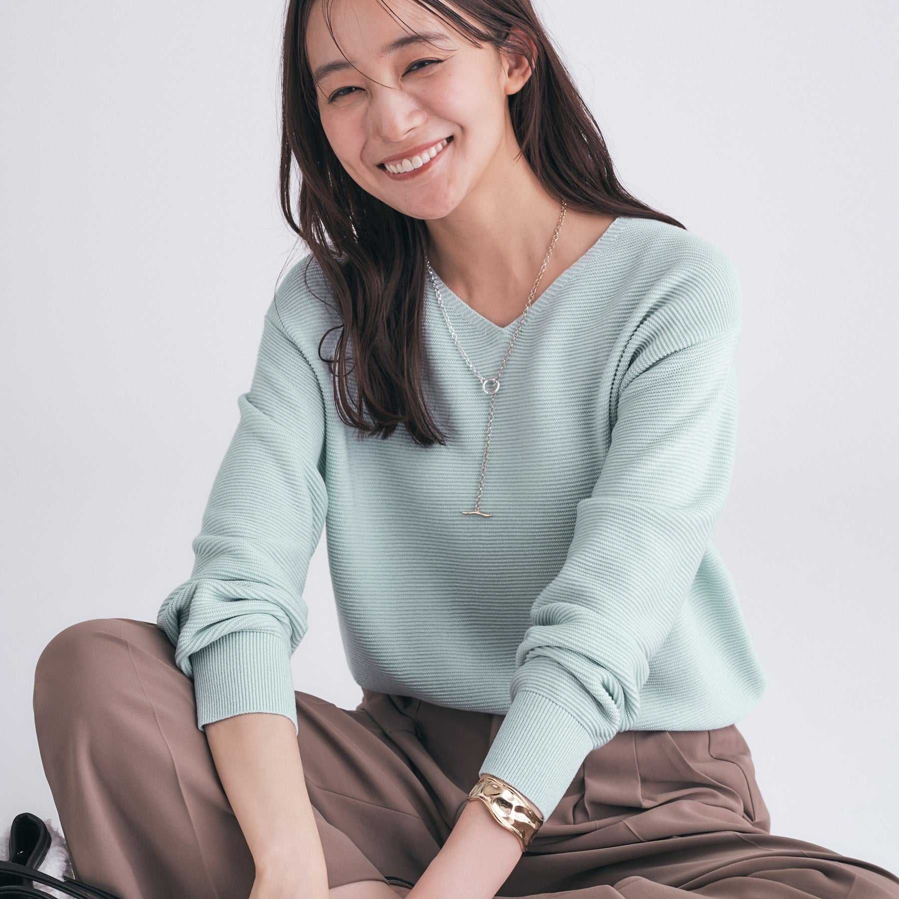 インディヴィ INDIVI 【ウール混ラメ素材】Vネック煌めきニット (ブルー(691)) ブルー(691)