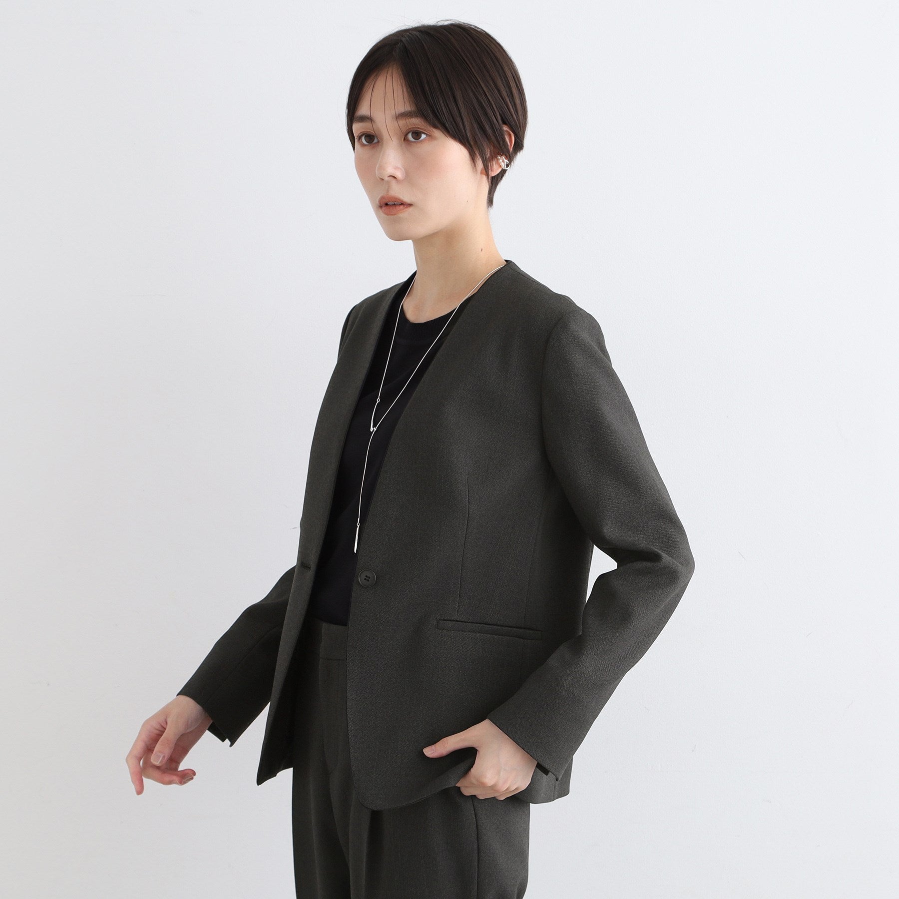 インディヴィ INDIVI 【洗える/UVケア/定番スーツ】ウール調ノーカラージャケット (ピンクベージュ(053)) ピンクベージュ(053)