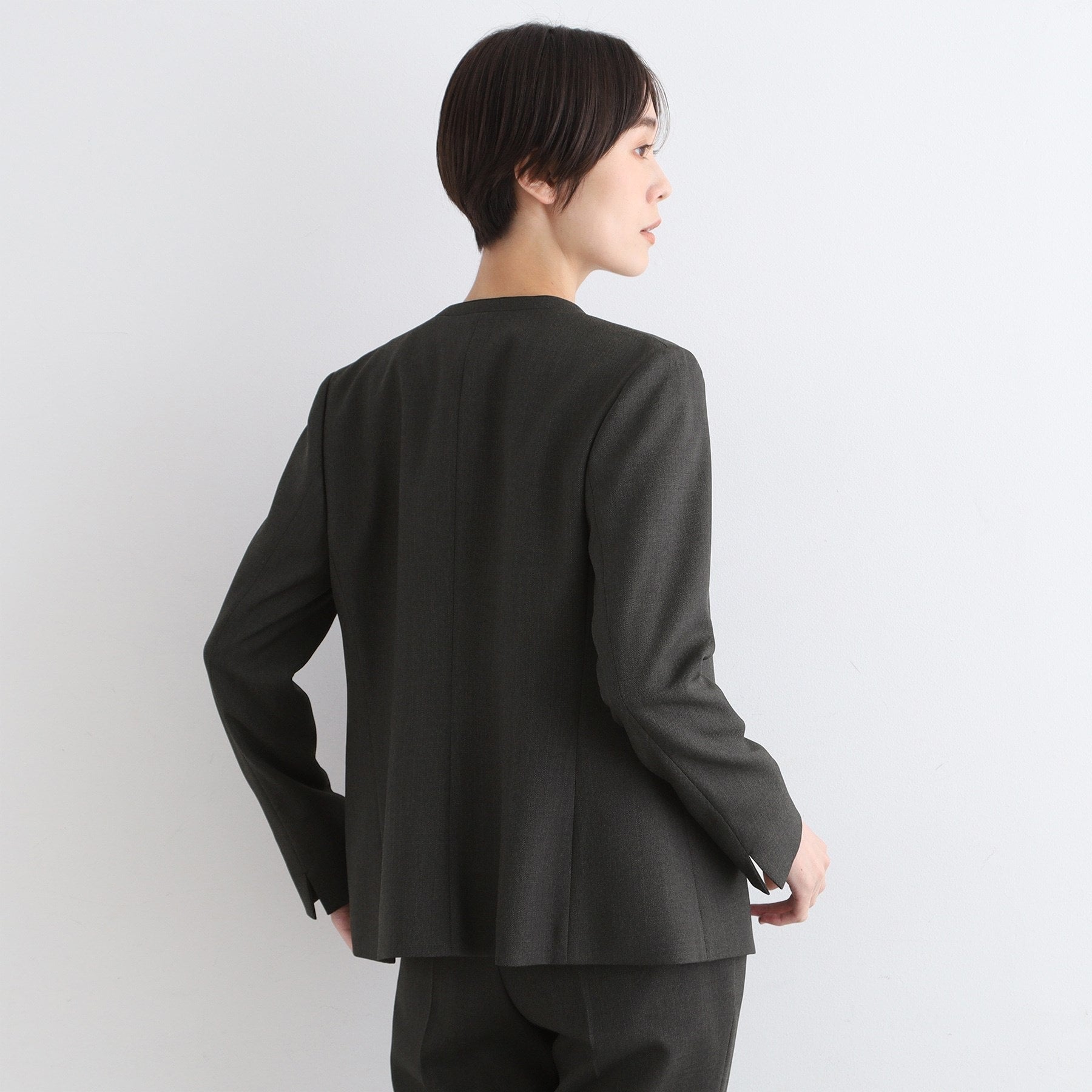 インディヴィ INDIVI 【洗える/UVケア/定番スーツ】ウール調ノーカラージャケット (ピンクベージュ(053)) ピンクベージュ(053)