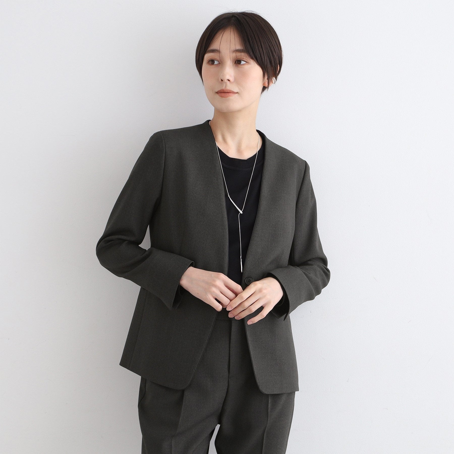 インディヴィ INDIVI 【洗える/UVケア/定番スーツ】ウール調ノーカラージャケット (ピンクベージュ(053)) ピンクベージュ(053)