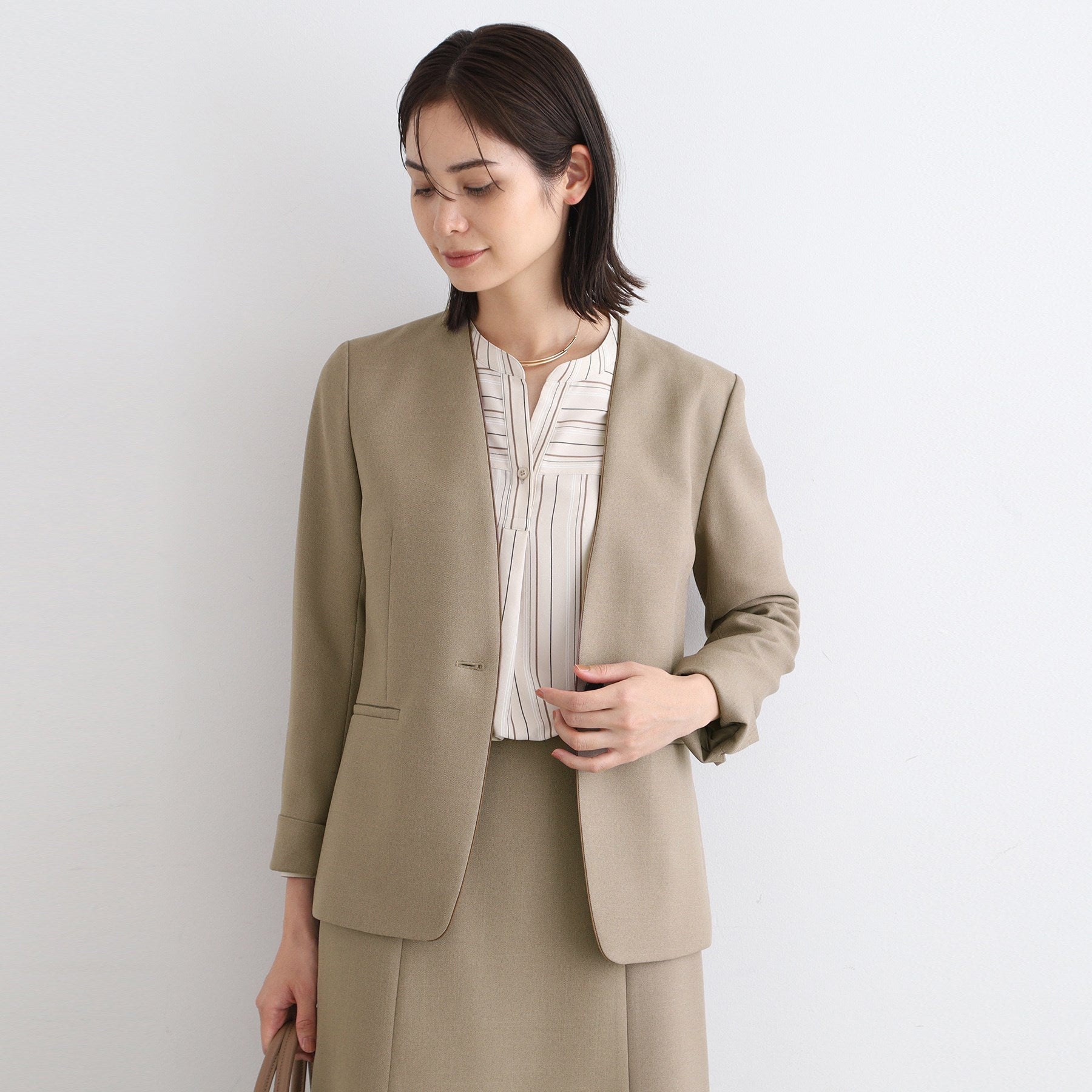 インディヴィ INDIVI 【洗える/UVケア/定番スーツ】ウール調ノーカラージャケット (ベージュ(052)) ベージュ(052)