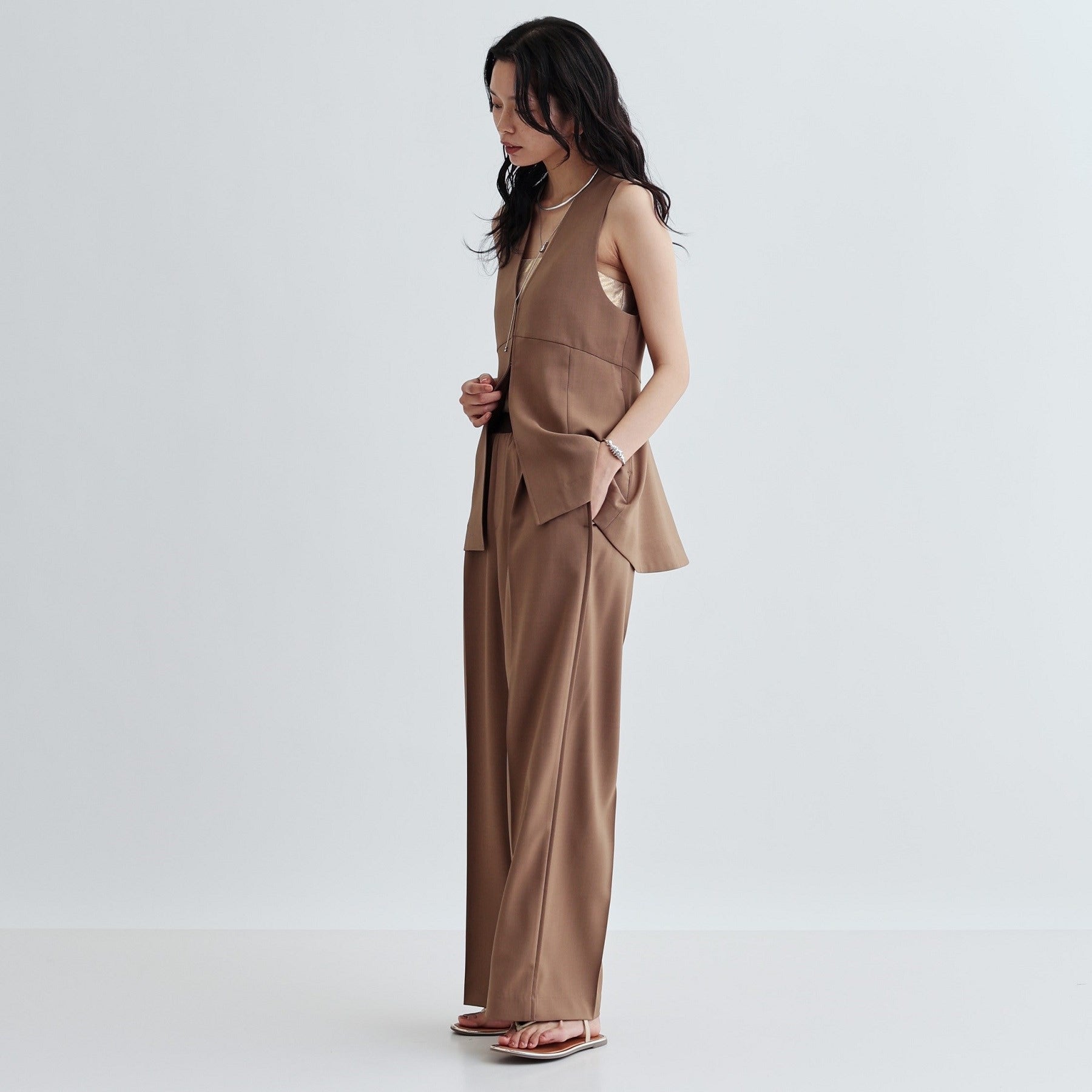 ギャレスト GALLEST 【接触冷感/セットアップ対応】イージーペプラムジレ (キャメルブラウン(041)) キャメルブラウン(041)