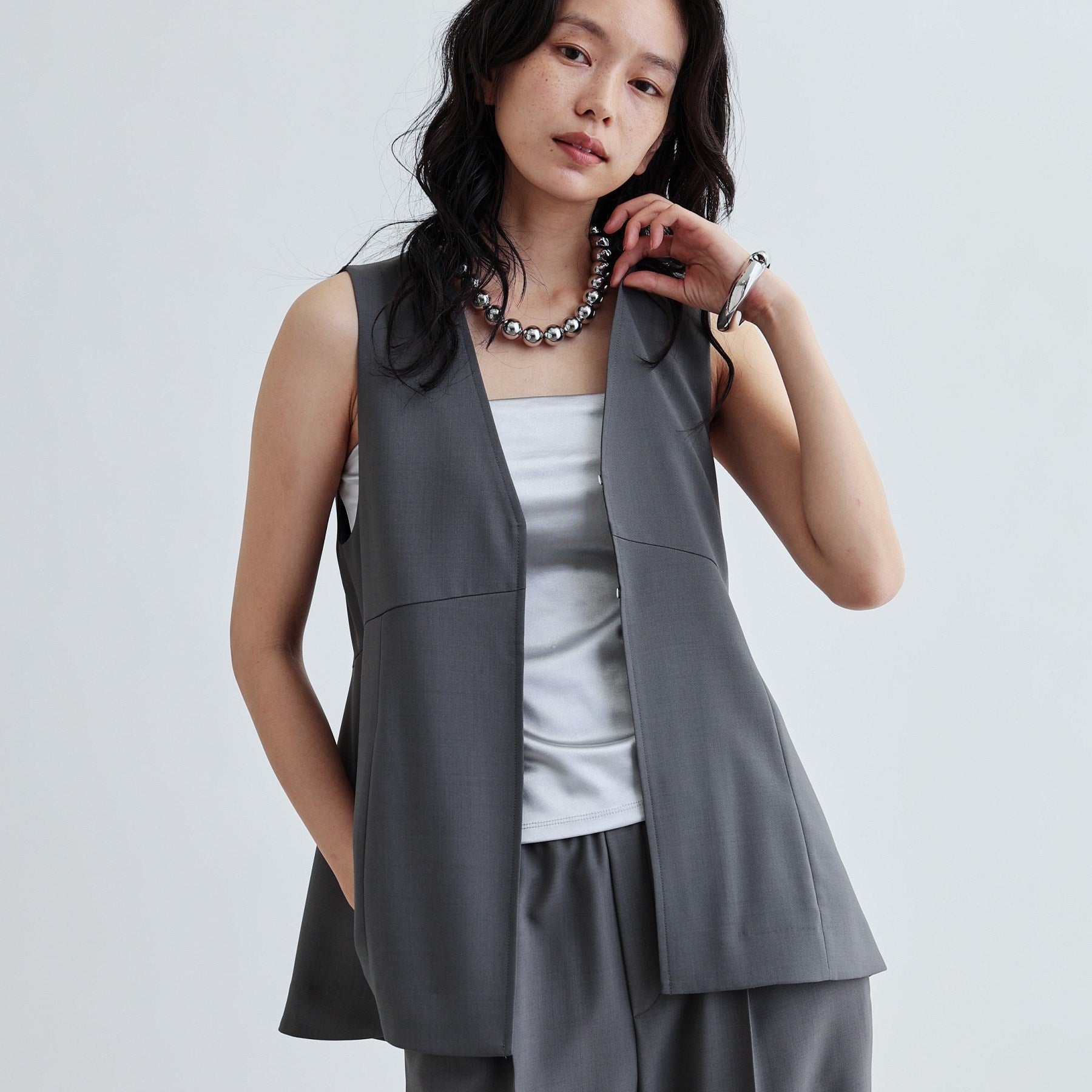 ギャレスト GALLEST 【接触冷感/セットアップ対応】イージーペプラムジレ (チャコールグレー(014)) チャコールグレー(014)