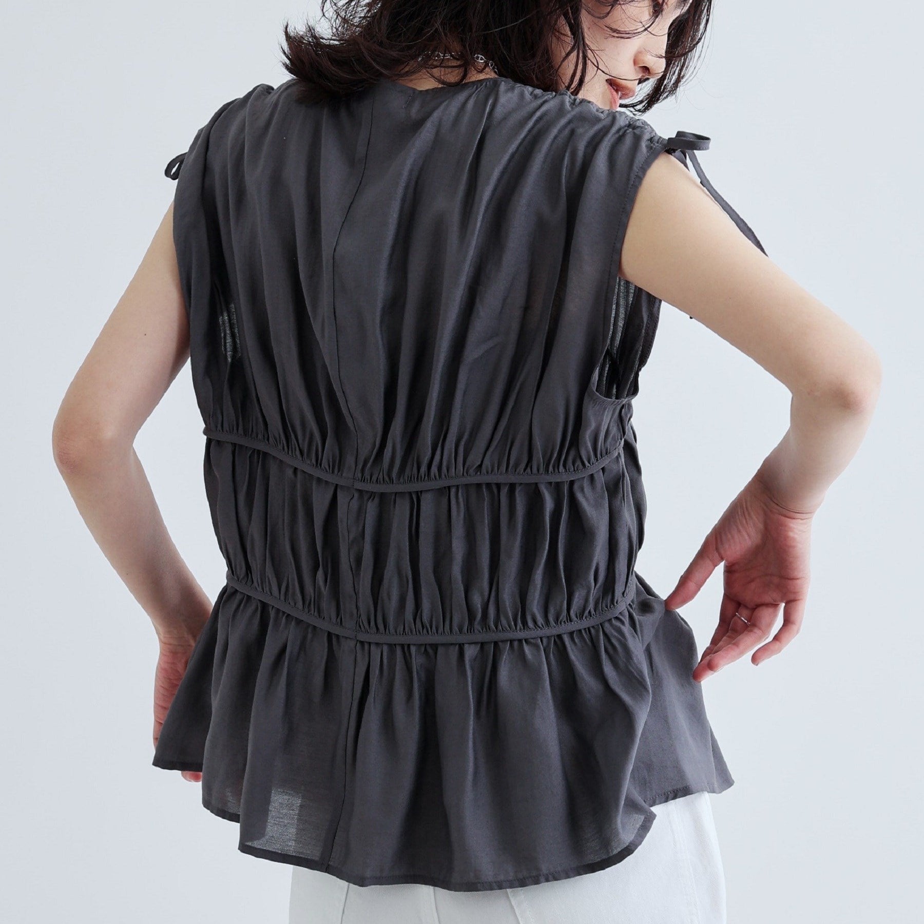 ギャレスト GALLEST ギャザースリーブレスブラウス (ホワイト(001)) ホワイト(001)