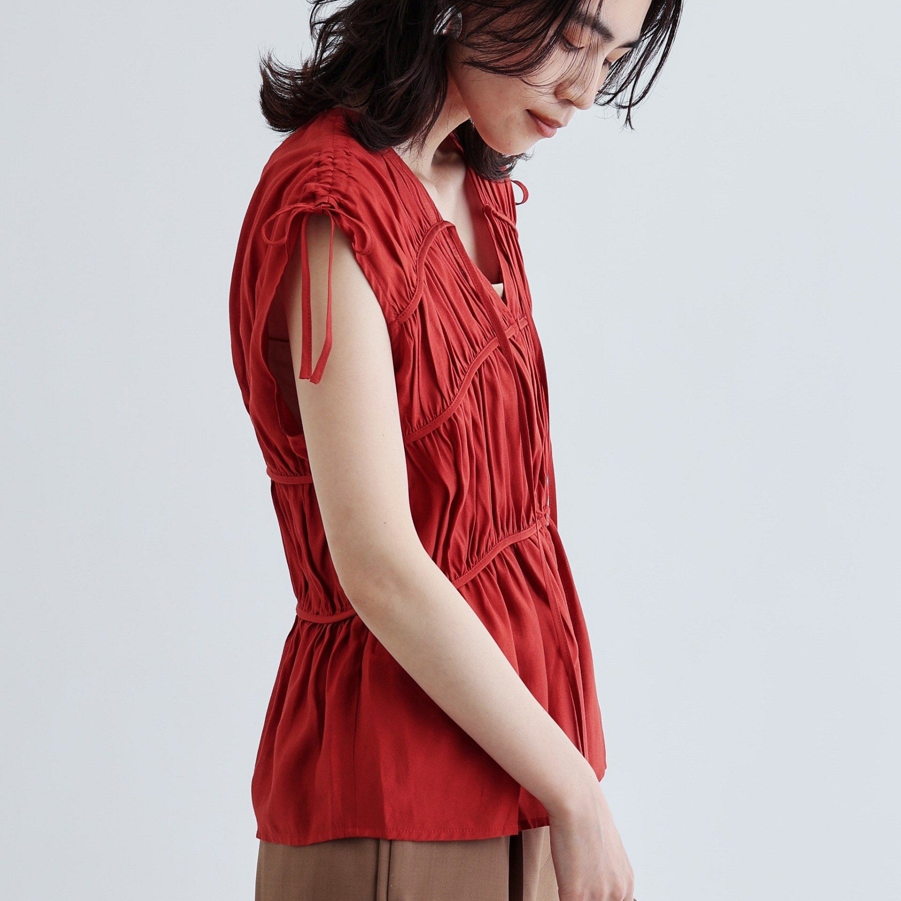 ギャレスト GALLEST ギャザースリーブレスブラウス (ホワイト(001)) ホワイト(001)