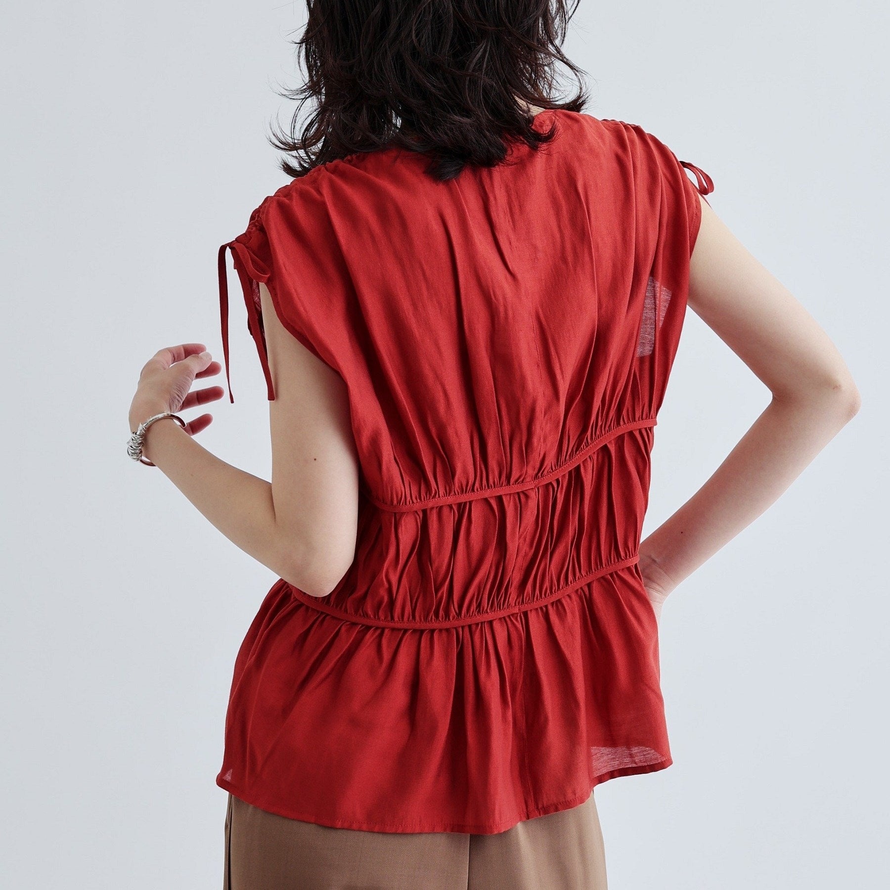 ギャレスト GALLEST ギャザースリーブレスブラウス (ホワイト(001)) ホワイト(001)