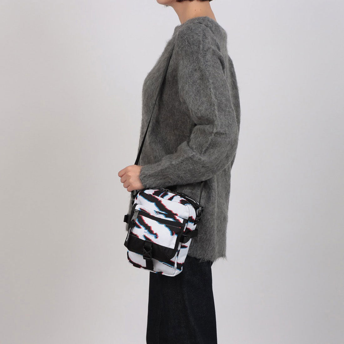 インディスペンサブル INDISPENSABLE IDP クイックショルダーバッグ BUDDY WHTTGR (ホワイト) ホワイト