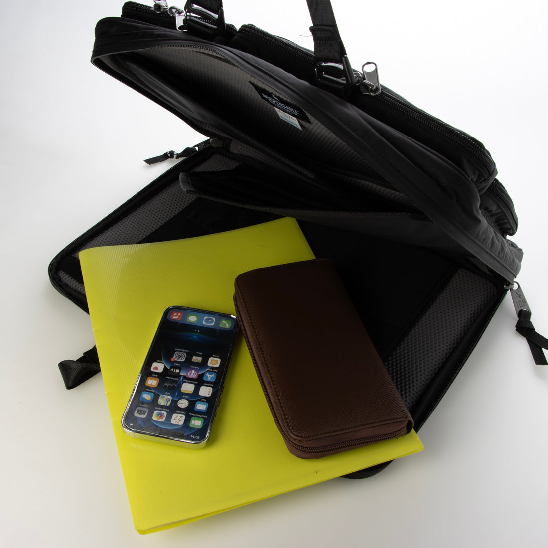 インディスペンサブル INDISPENSABLE IDP ラップトップケース PORTAFFICE16 ECONYL (ブラック) ブラック