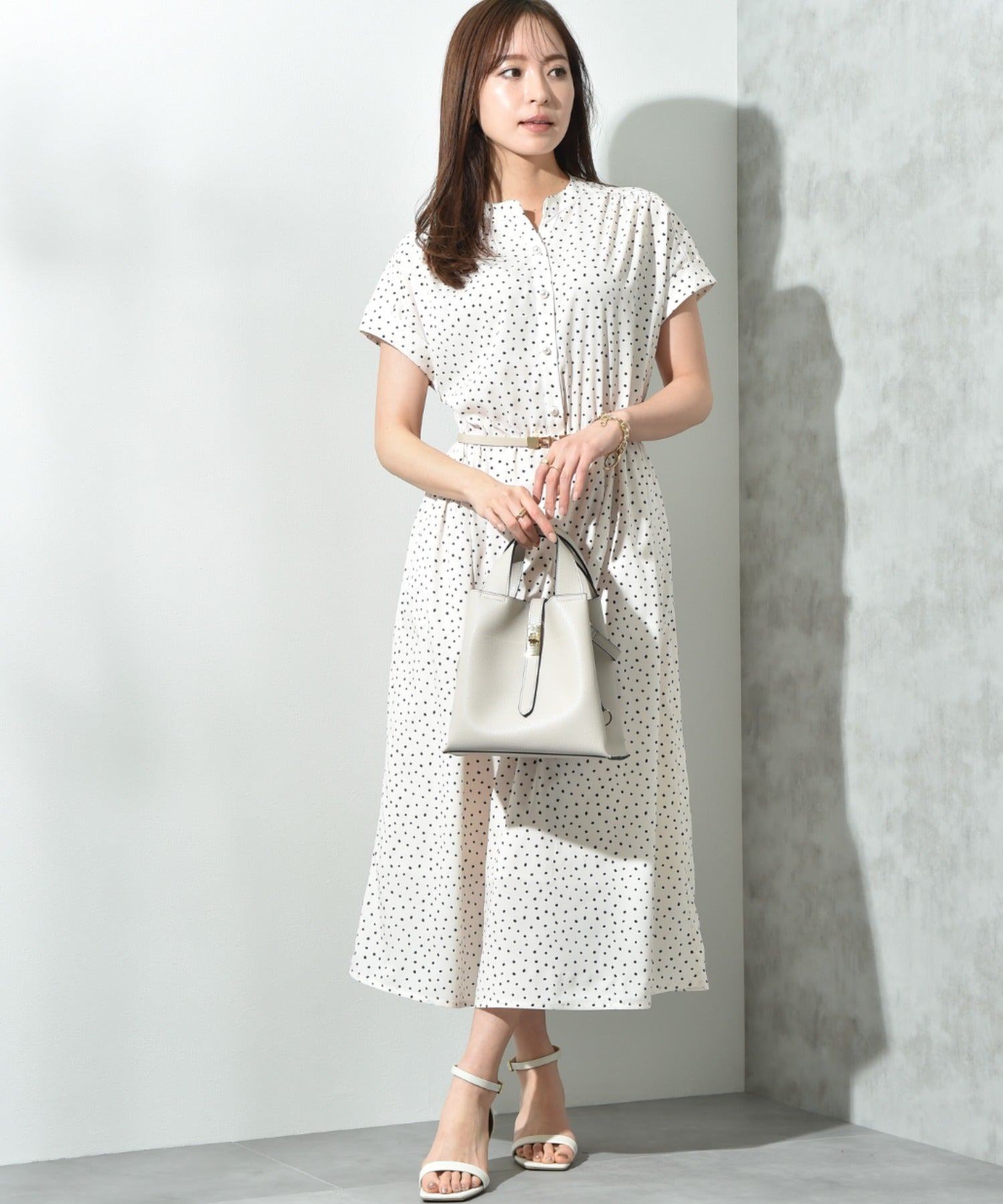 インタープラネット INTERPLANET ランダムドットスキッパーフレンチ袖ワンピース (ドット オフホワイト) ドット オフホワイト