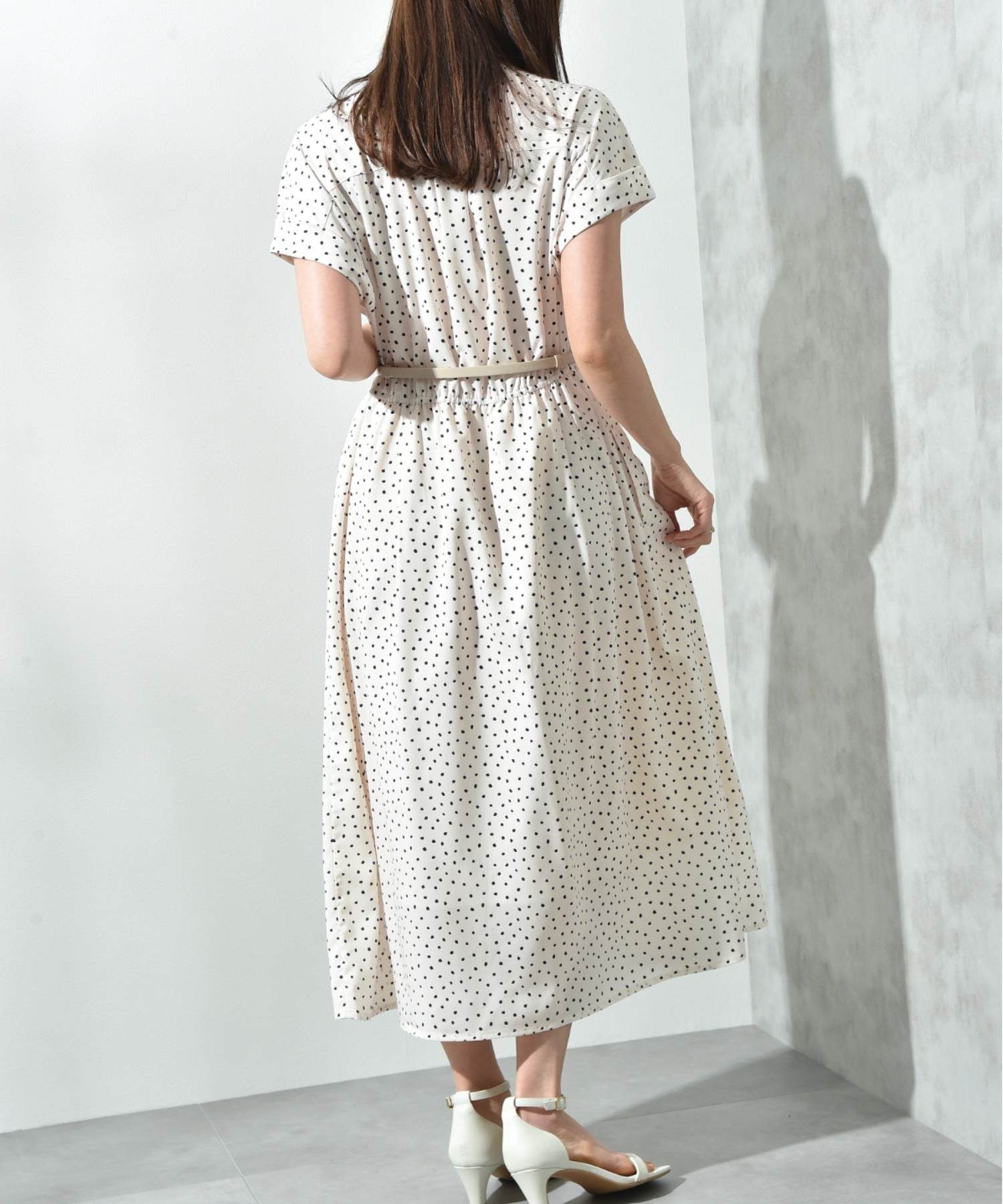 インタープラネット INTERPLANET ランダムドットスキッパーフレンチ袖ワンピース (ドット オフホワイト) ドット オフホワイト