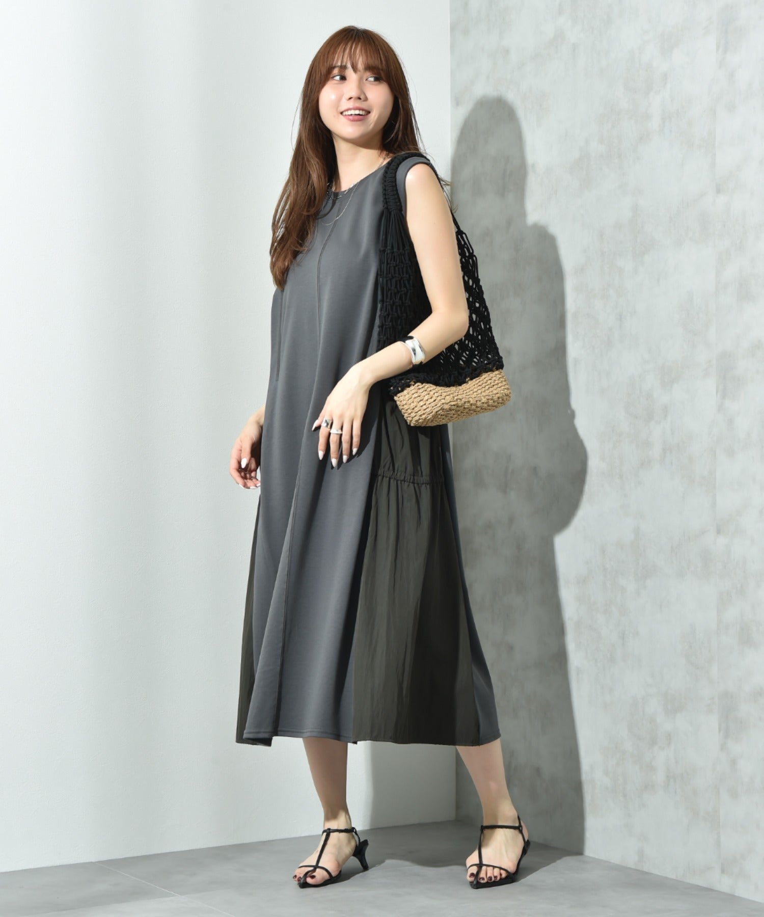 インタープラネット INTERPLANET 【接触冷感】サイドシャーリングワンピース (チャコールグレー) チャコールグレー